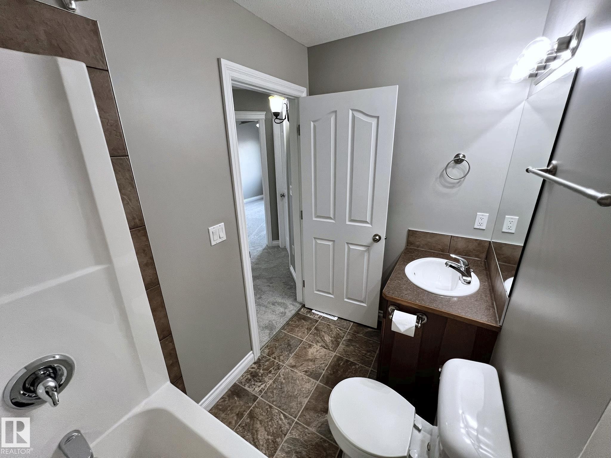 27 Deer Coulee Drive, Didsbury, AB - Indoor Photo Showing Bathroom