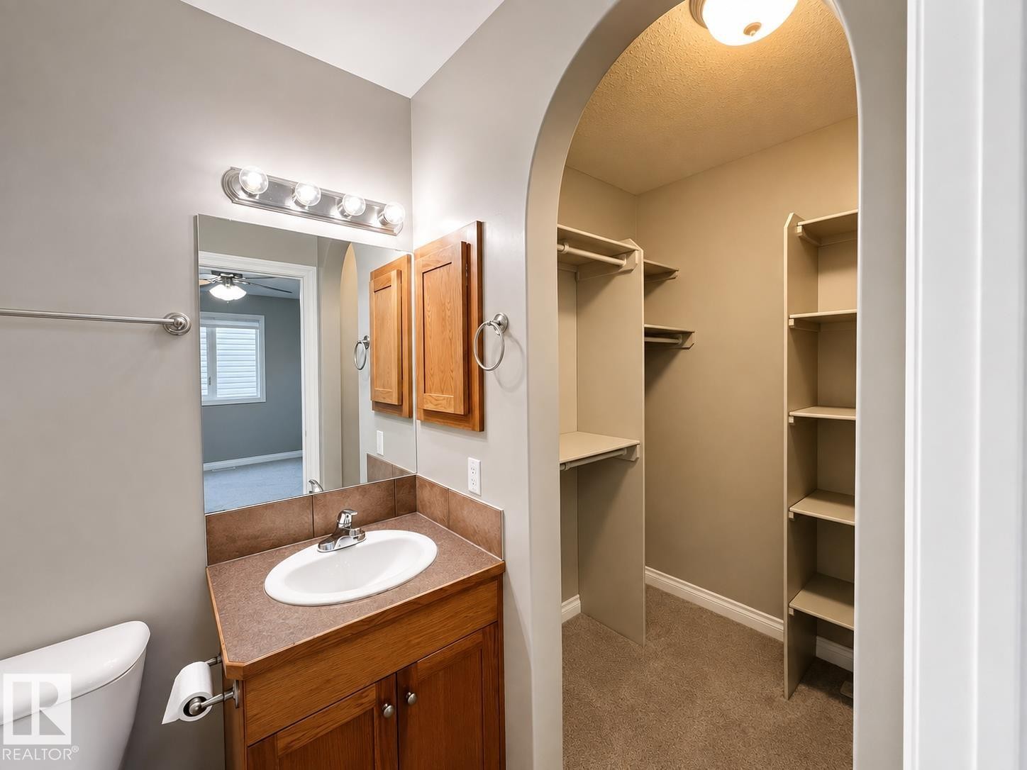 27 Deer Coulee Drive, Didsbury, AB - Indoor Photo Showing Bathroom