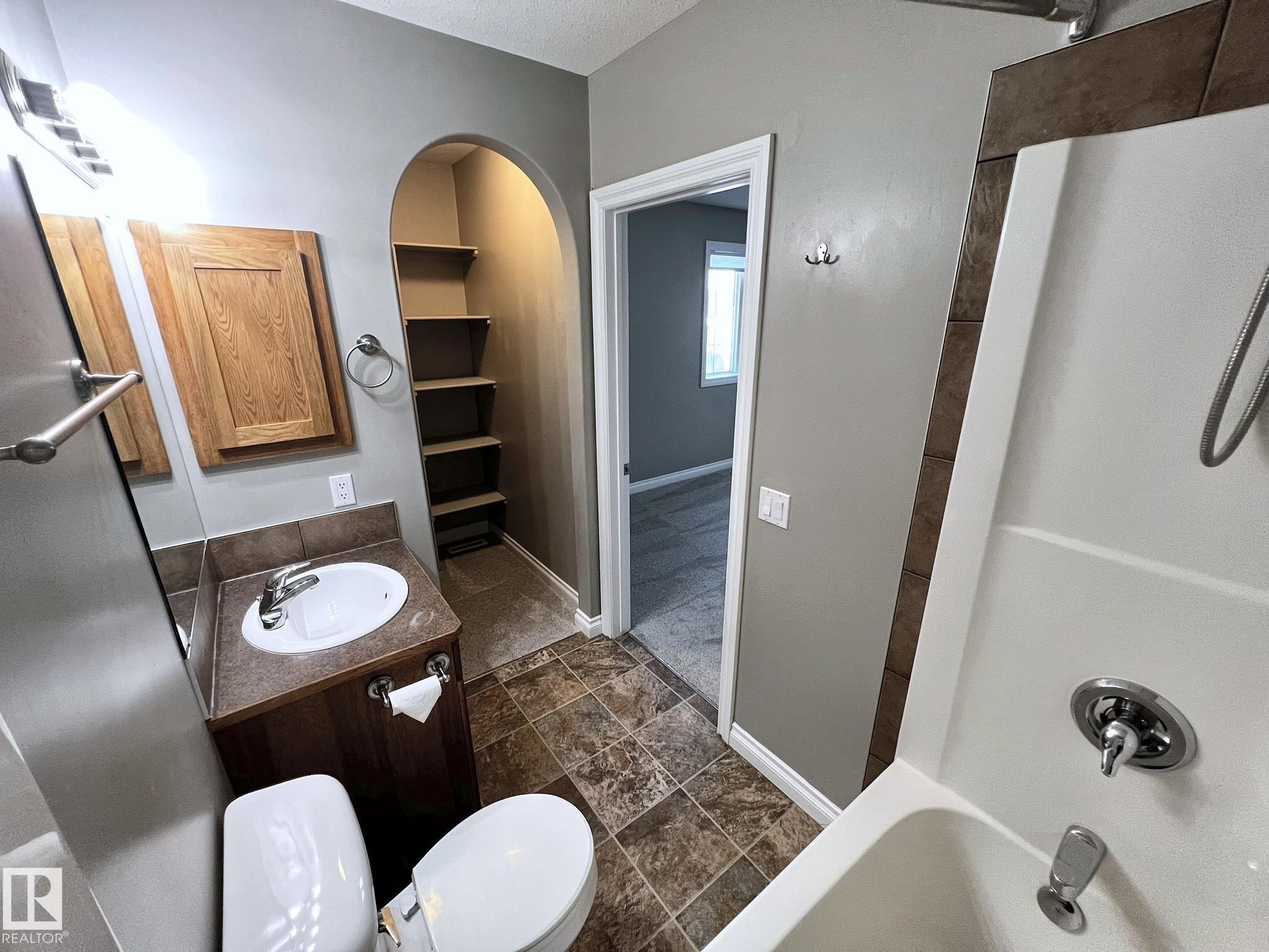 27 Deer Coulee Drive, Didsbury, AB - Indoor Photo Showing Bathroom