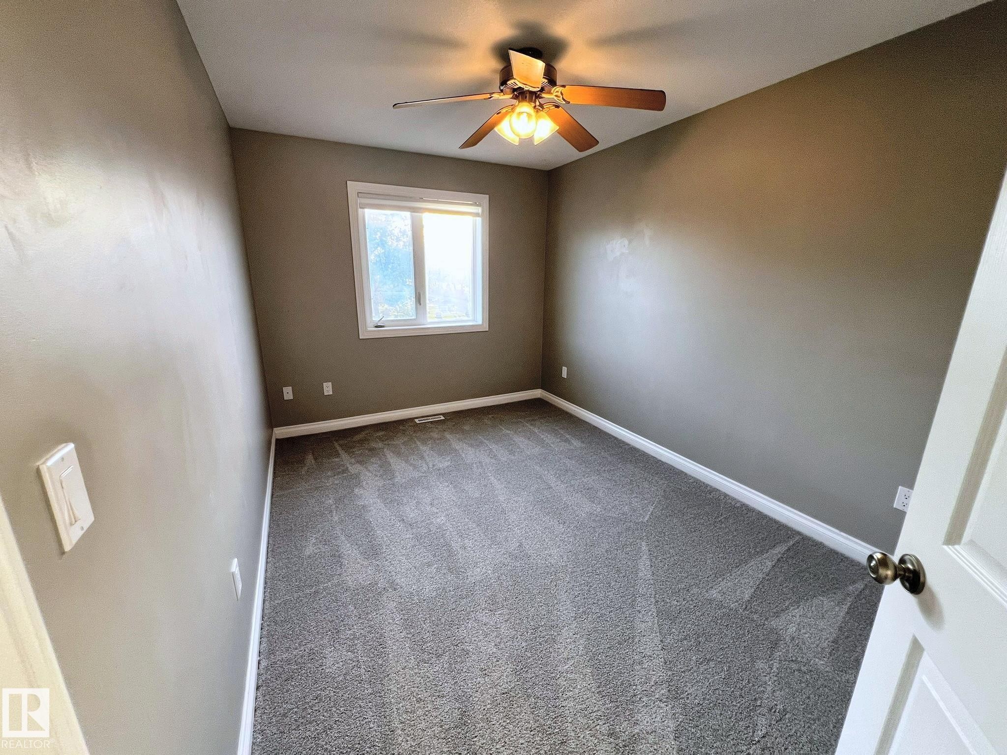 27 Deer Coulee Drive, Didsbury, AB - Indoor Photo Showing Other Room