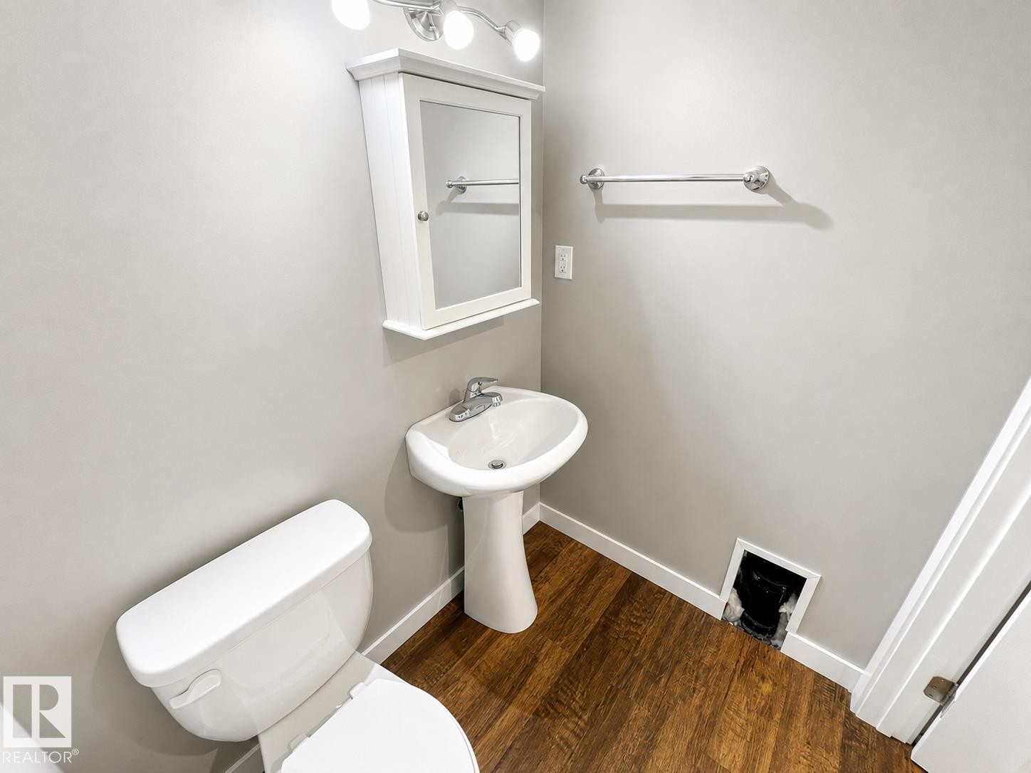 27 Deer Coulee Drive, Didsbury, AB - Indoor Photo Showing Bathroom
