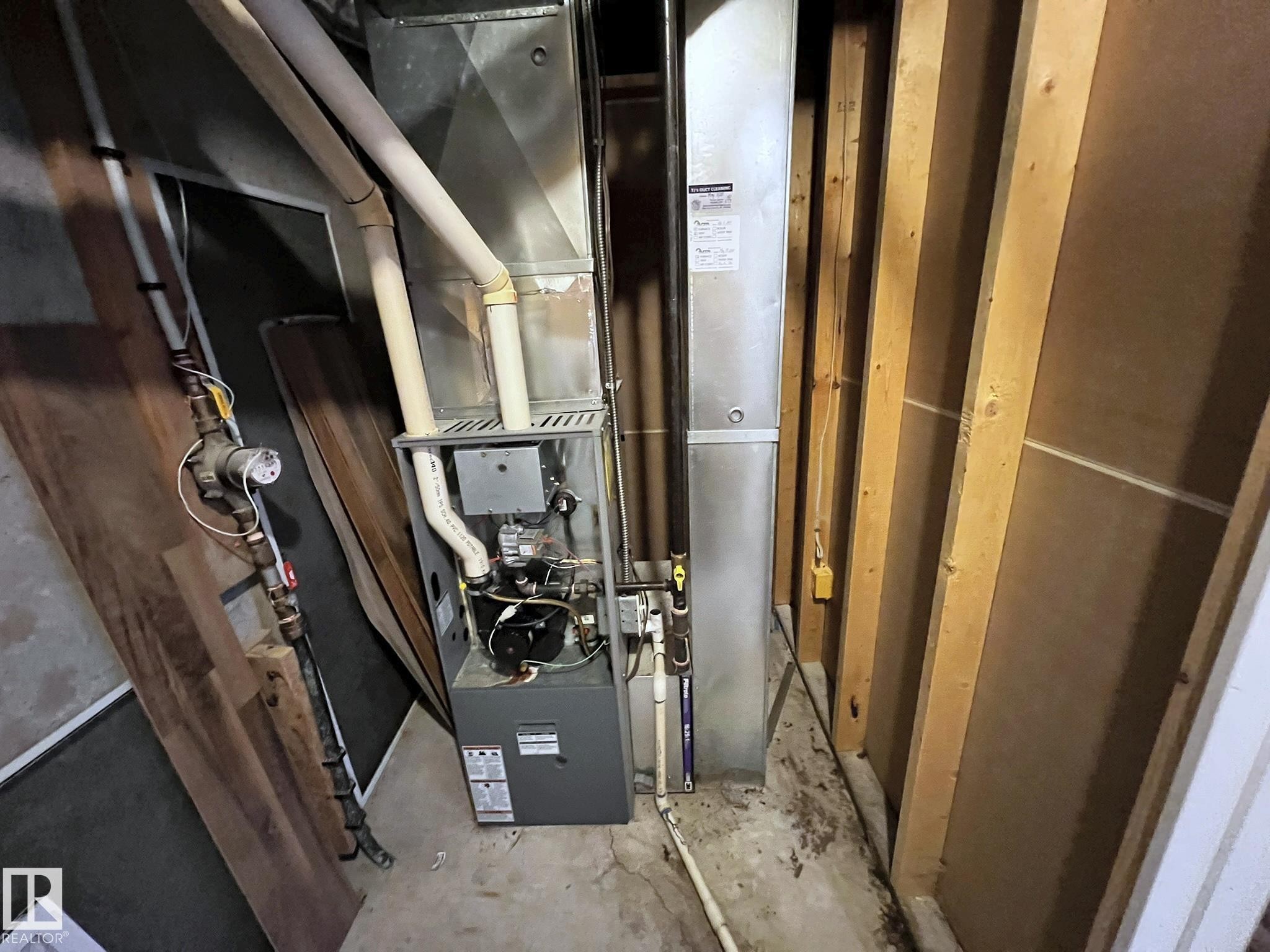 27 Deer Coulee Drive, Didsbury, AB - Indoor