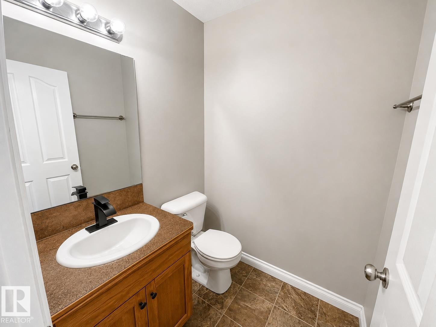 27 Deer Coulee Drive, Didsbury, AB - Indoor Photo Showing Bathroom