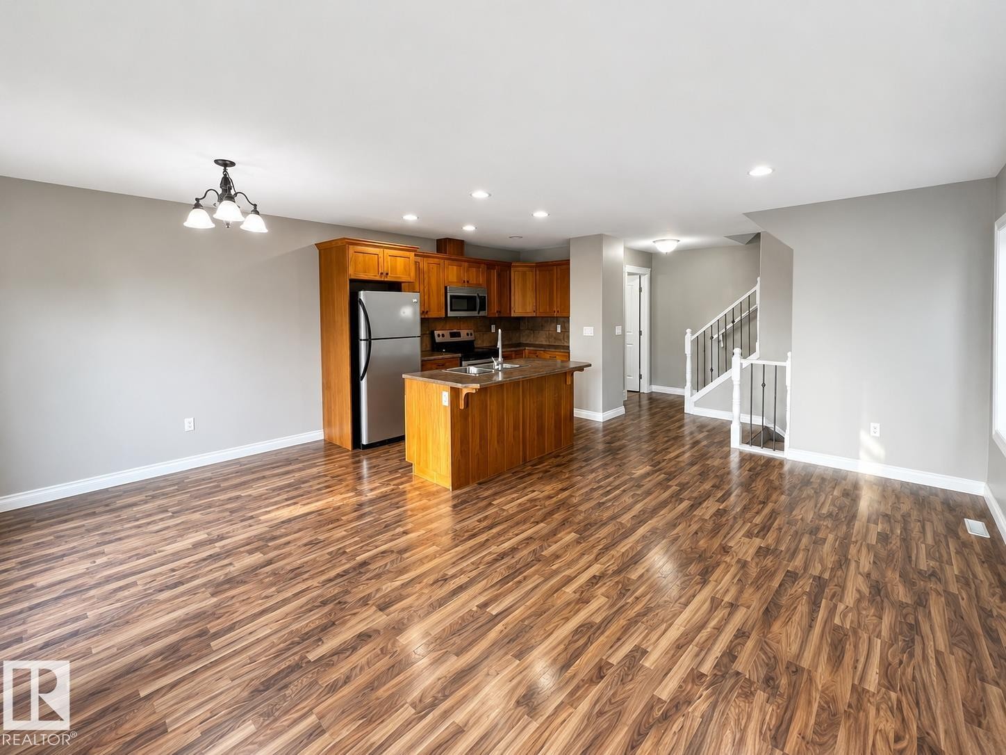 27 Deer Coulee Drive, Didsbury, AB - Indoor Photo Showing Kitchen