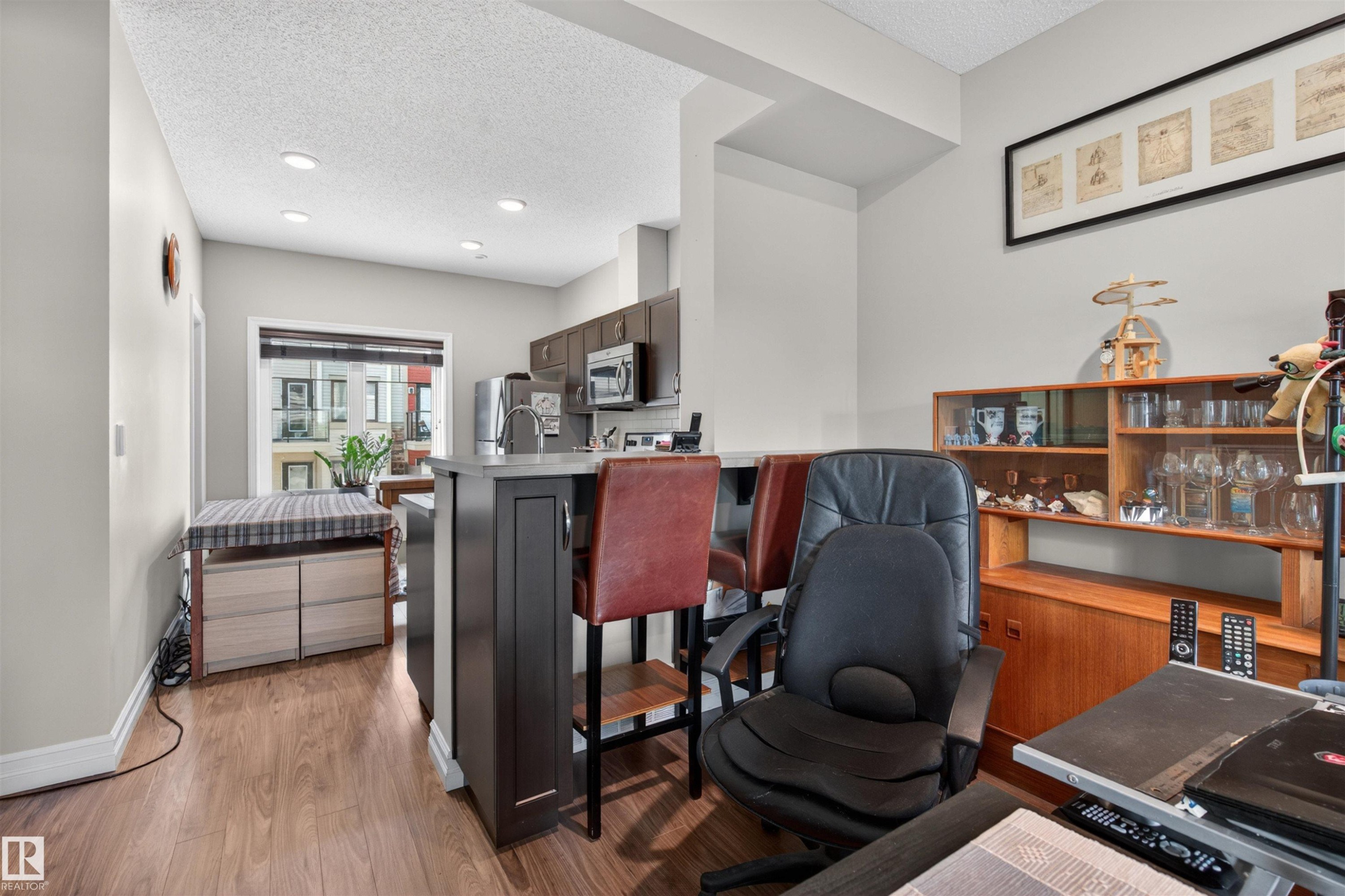 #111 804 Welsh Dr Sw, Edmonton, AB - Indoor