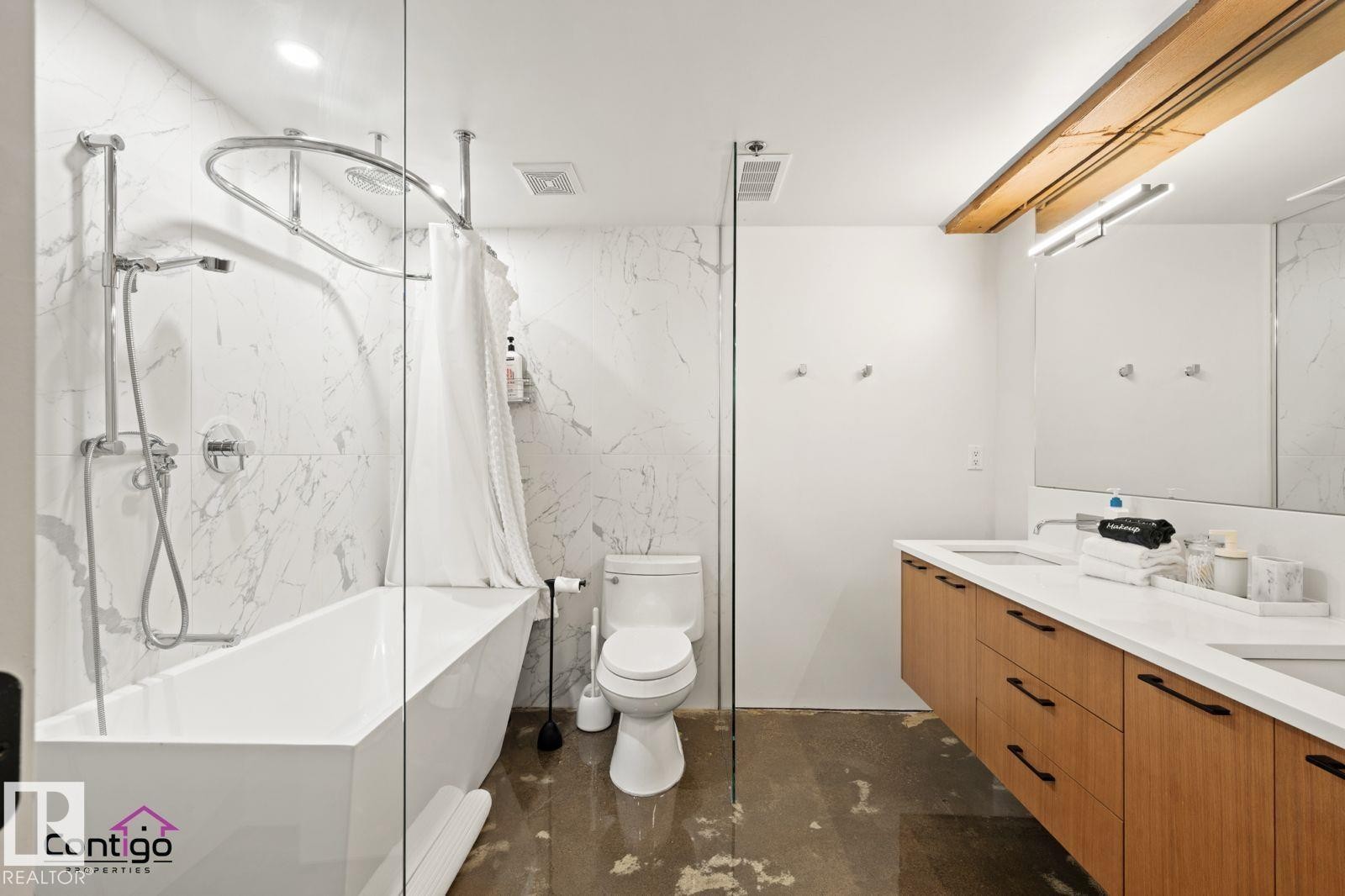 10309 107 Street Nw, Edmonton, AB - Indoor Photo Showing Bathroom