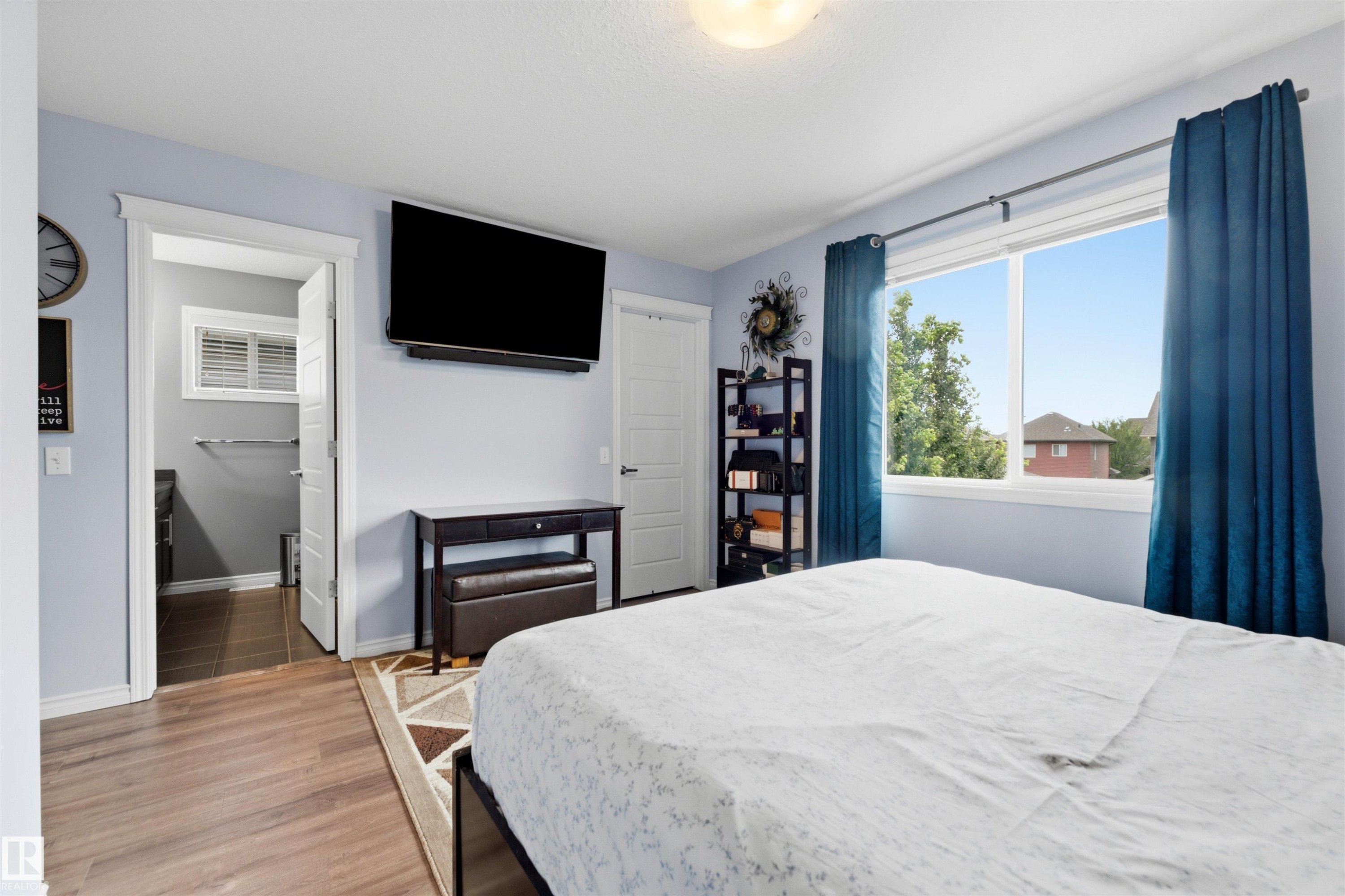 5315 Crabapple Loop Sw, Edmonton, AB - Indoor Photo Showing Bedroom