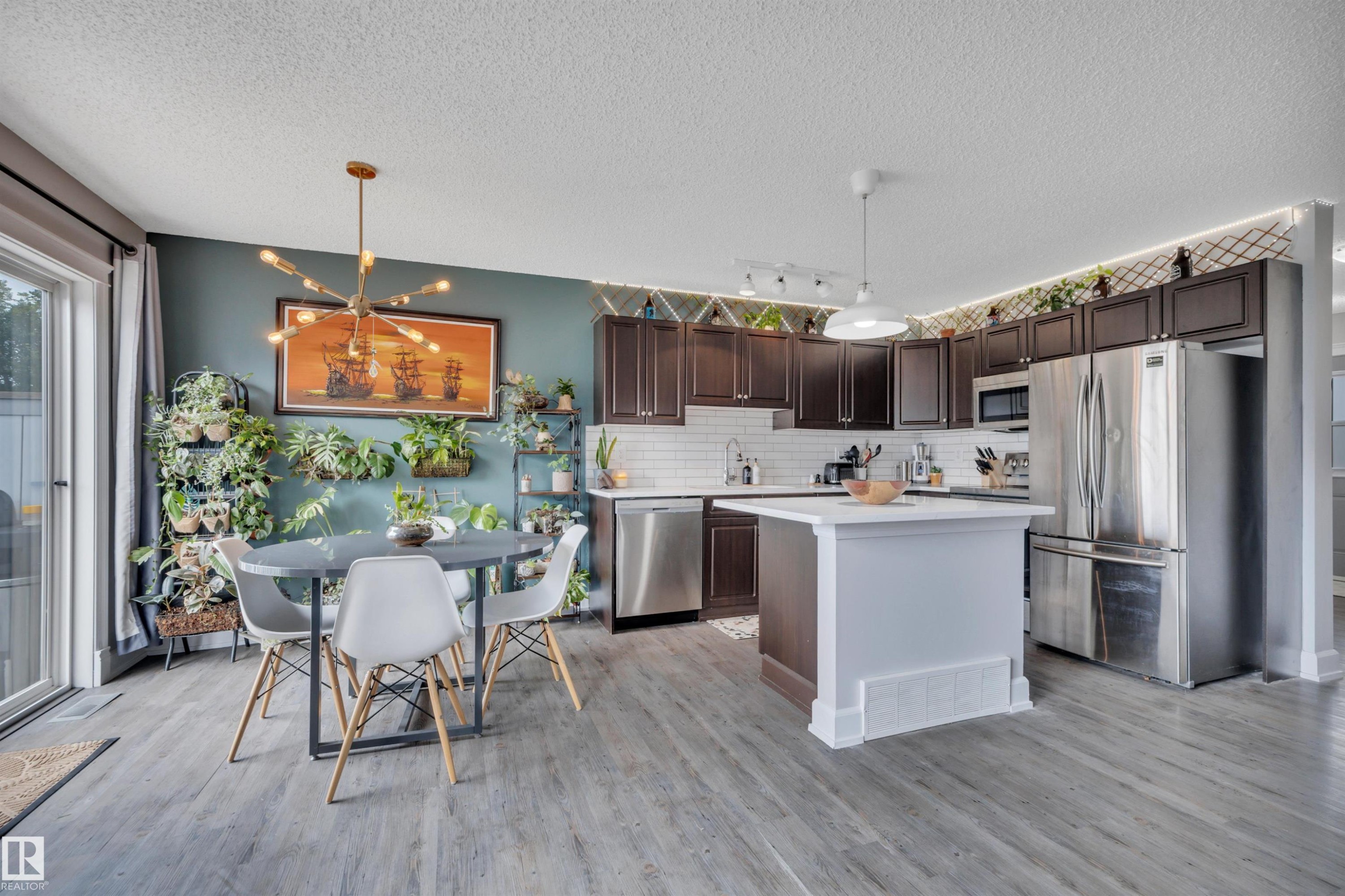 #49 5101 Soleil Bv, Beaumont, AB - Indoor Photo Showing Kitchen