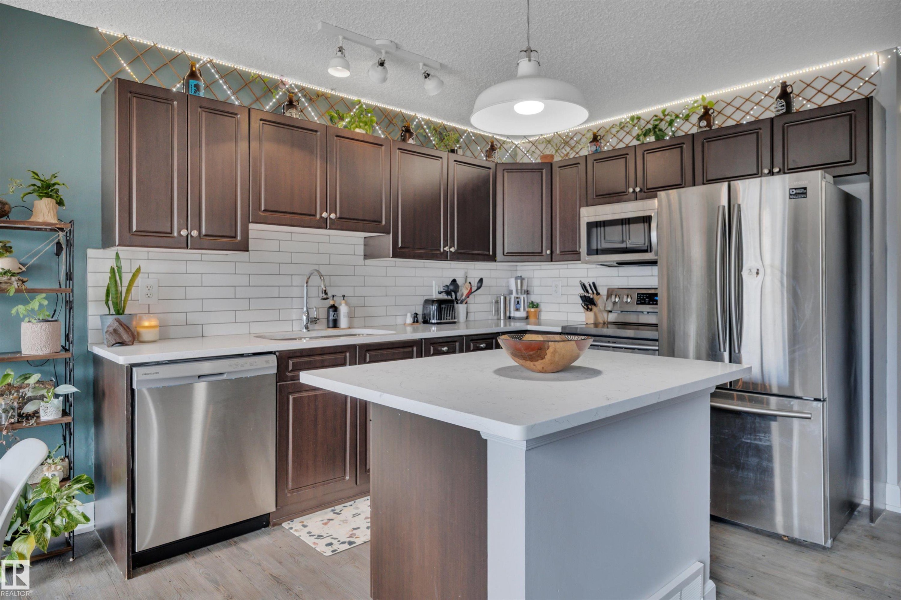 #49 5101 Soleil Bv, Beaumont, AB - Indoor Photo Showing Kitchen With Upgraded Kitchen