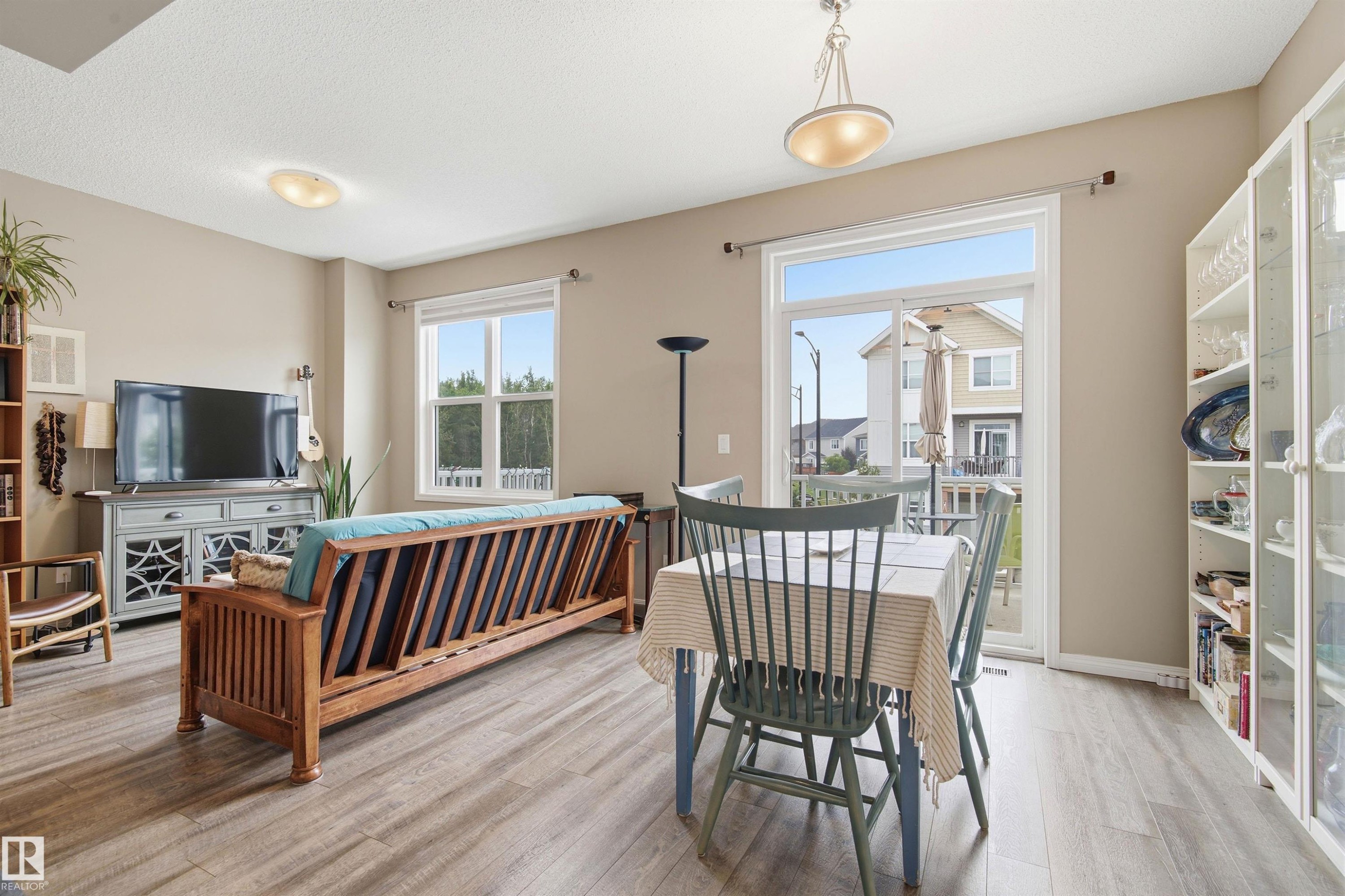 20127 19 Avenue Nw, Edmonton, AB - Indoor Photo Showing Dining Room