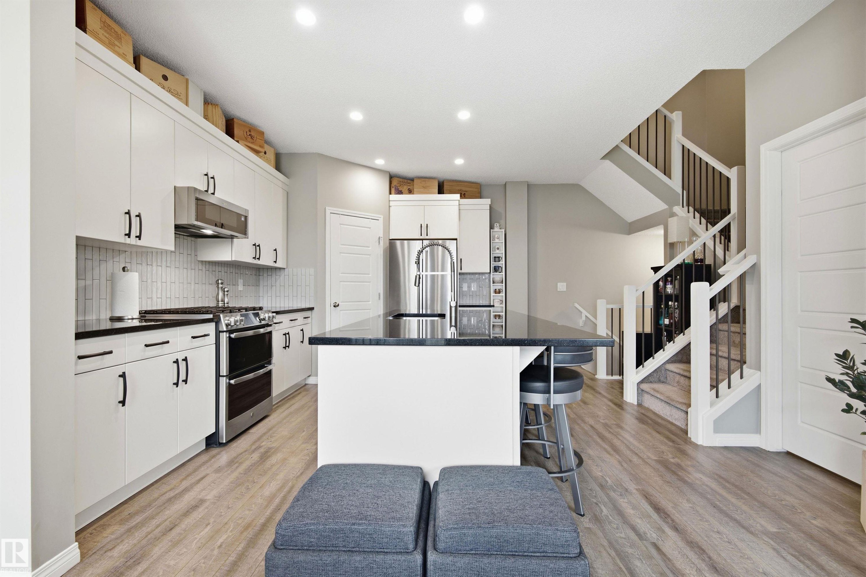 20127 19 Avenue Nw, Edmonton, AB - Indoor Photo Showing Kitchen With Stainless Steel Kitchen With Upgraded Kitchen