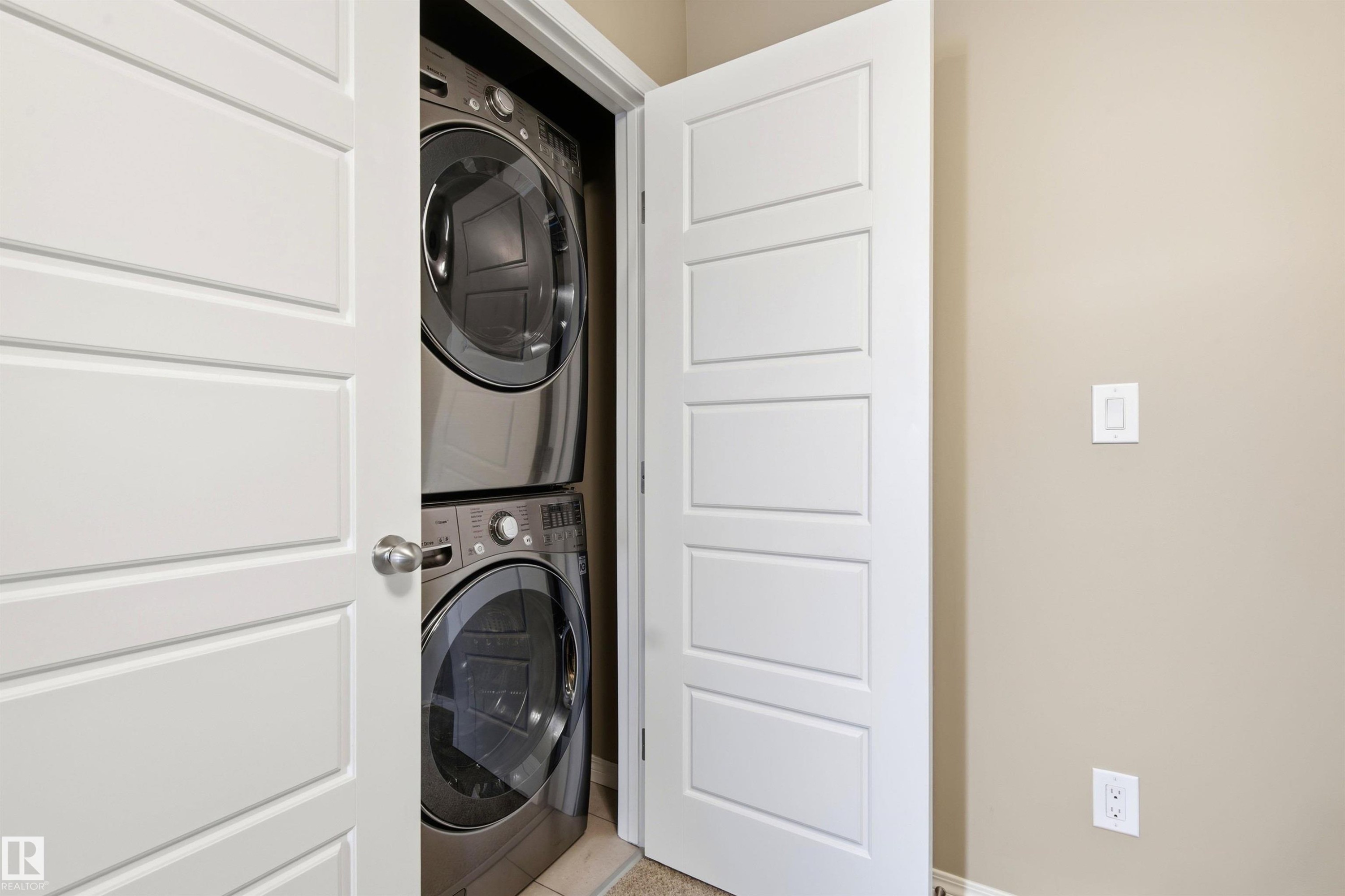 20127 19 Avenue Nw, Edmonton, AB - Indoor Photo Showing Laundry Room