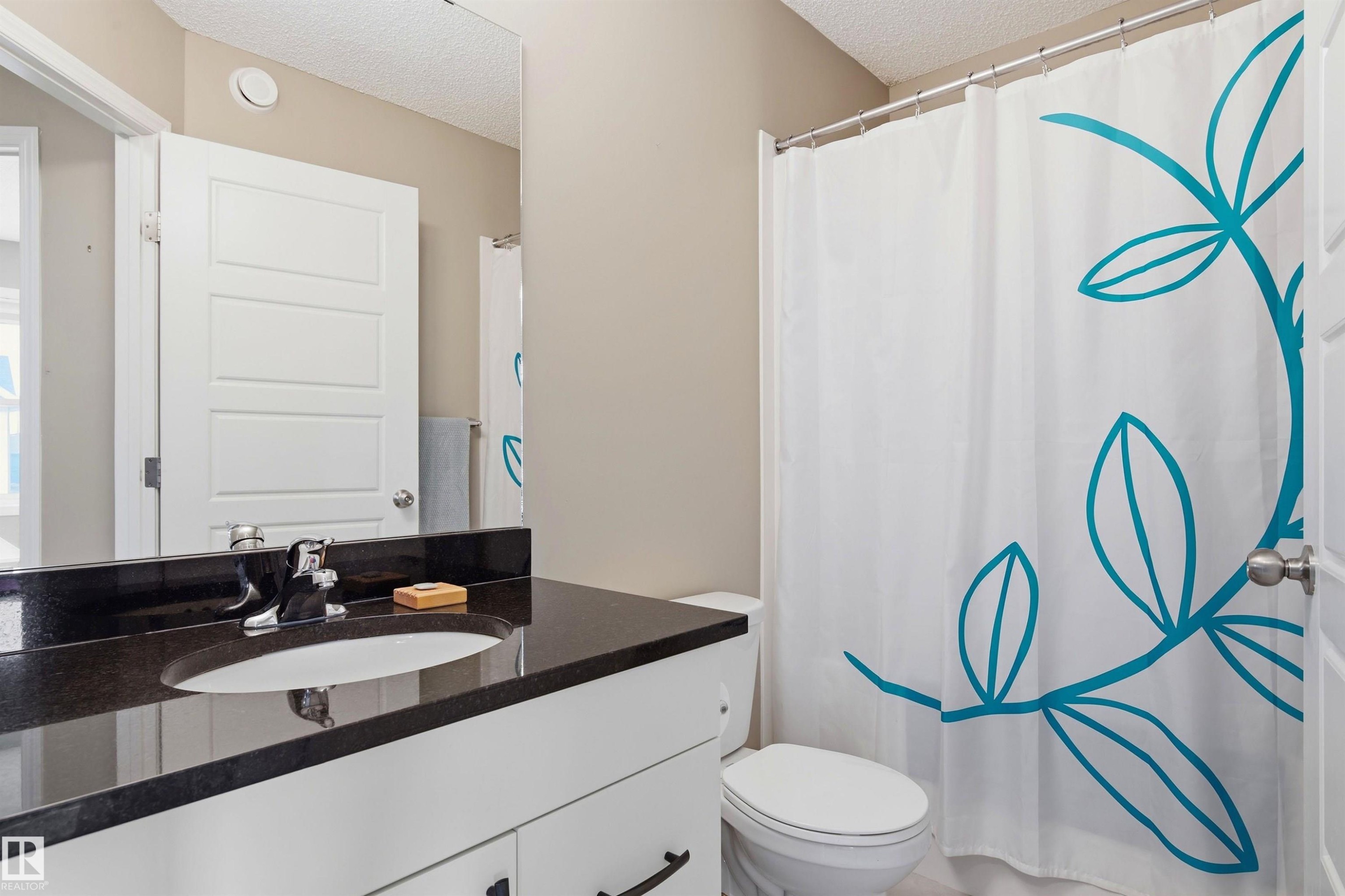 20127 19 Avenue Nw, Edmonton, AB - Indoor Photo Showing Bathroom