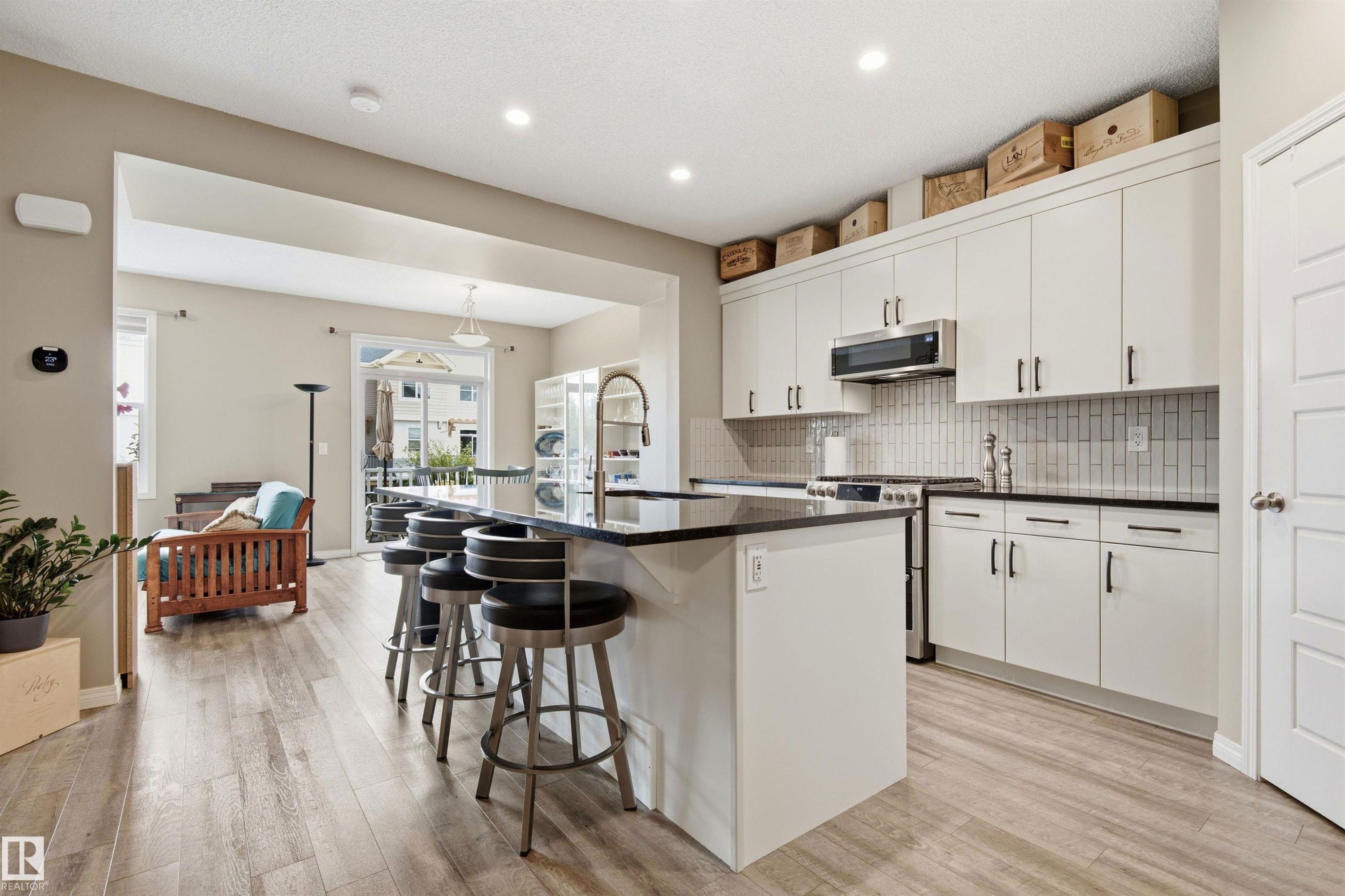 20127 19 Avenue Nw, Edmonton, AB - Indoor Photo Showing Kitchen With Upgraded Kitchen