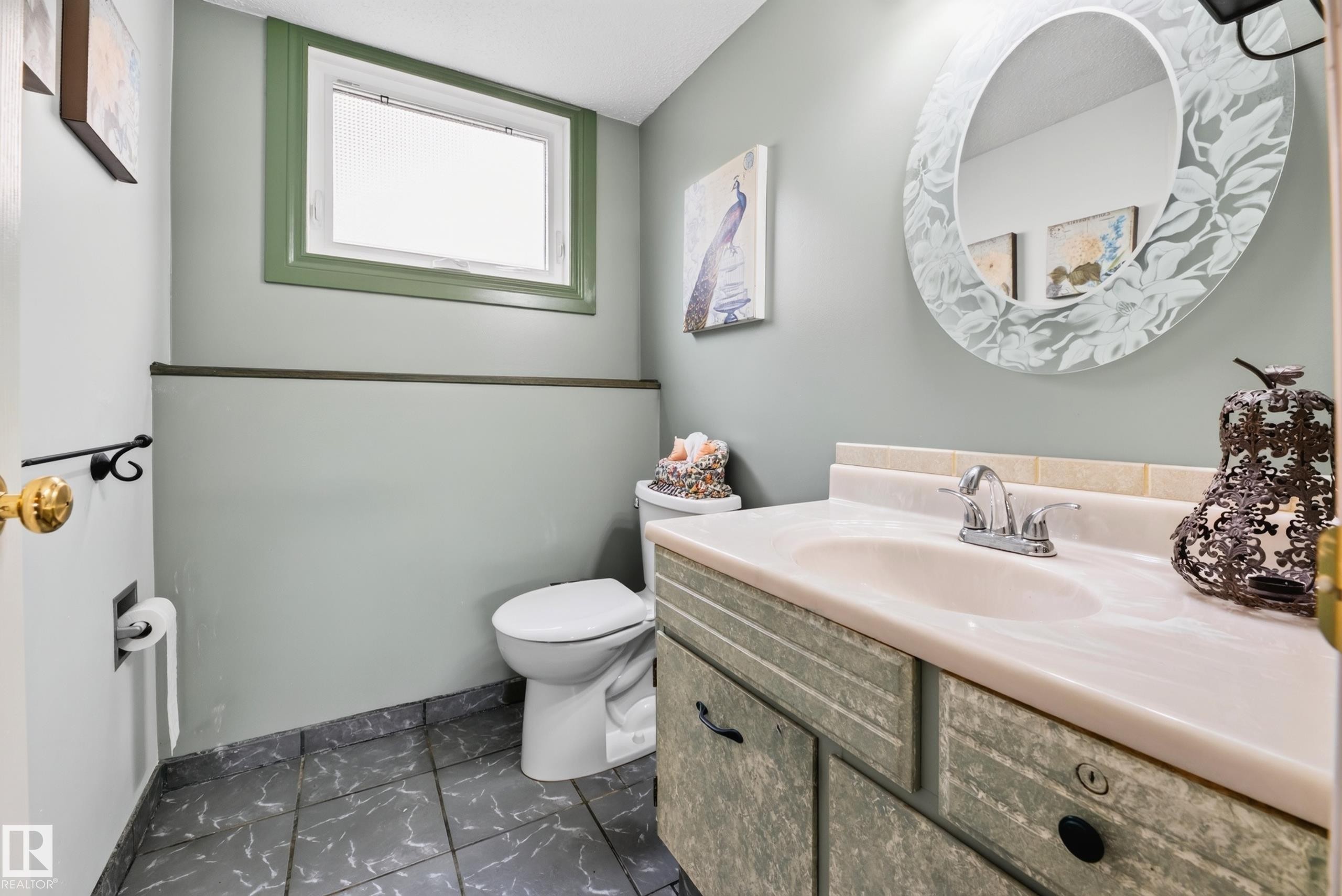 13204 47 Street Nw, Edmonton, AB - Indoor Photo Showing Bathroom
