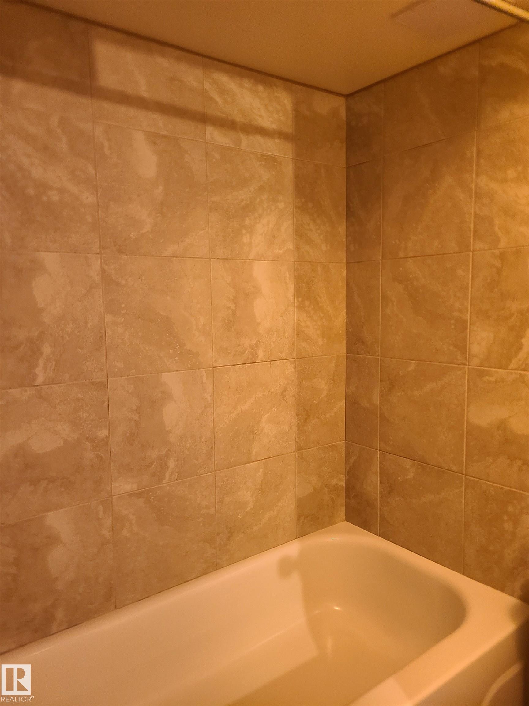 6326 109A Street Nw, Edmonton, AB - Indoor Photo Showing Bathroom
