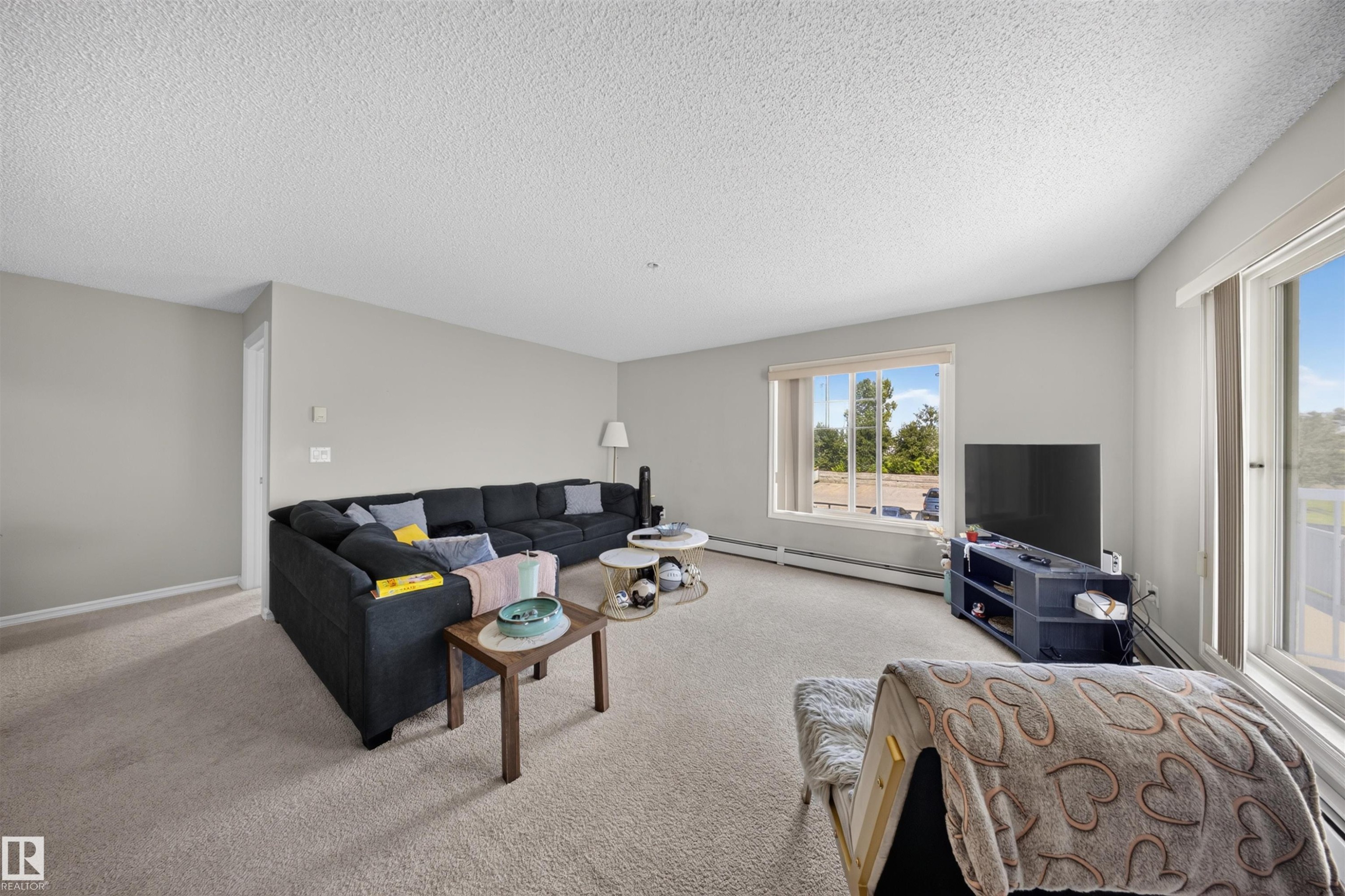 #215 4403 23 St Nw, Edmonton, AB - Indoor Photo Showing Living Room