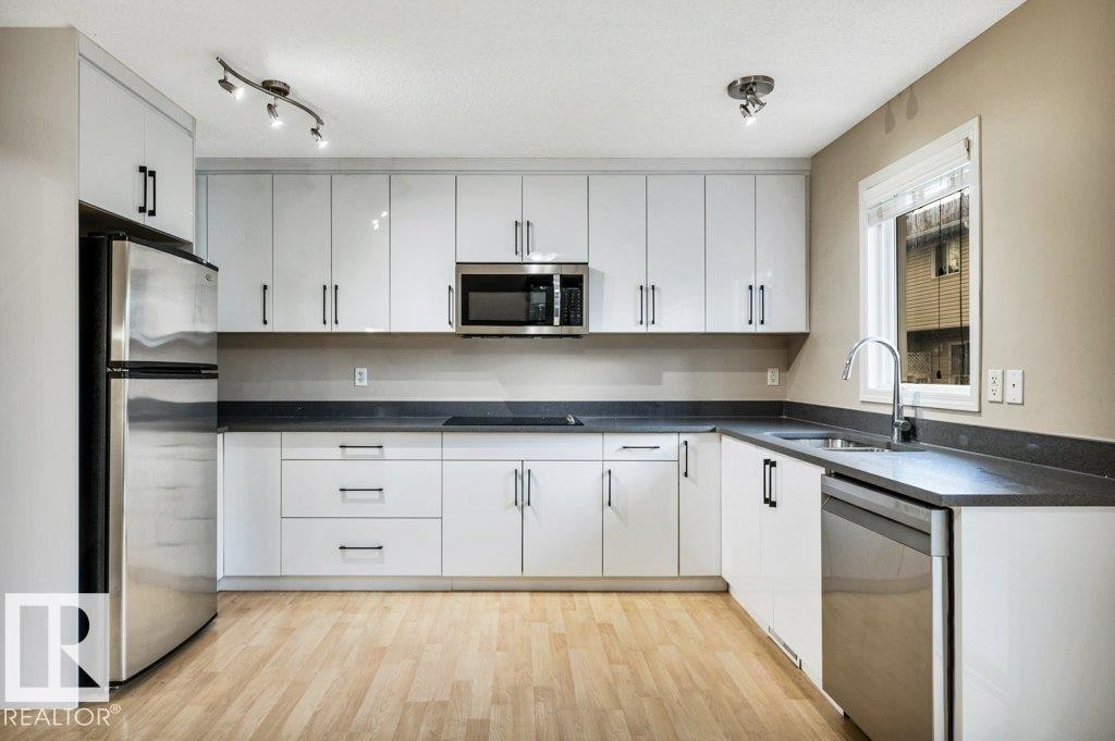 #33 2503 24 St Nw, Edmonton, AB - Indoor Photo Showing Kitchen With Double Sink