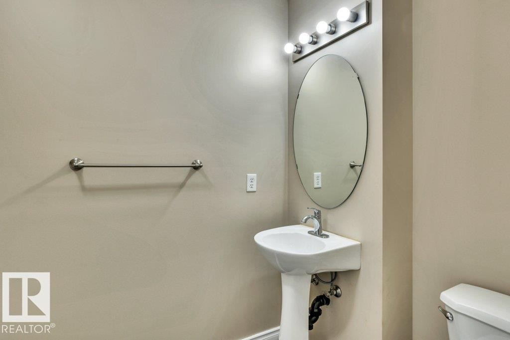 #33 2503 24 St Nw, Edmonton, AB - Indoor Photo Showing Bathroom