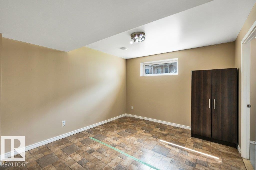 #33 2503 24 St Nw, Edmonton, AB - Indoor Photo Showing Other Room
