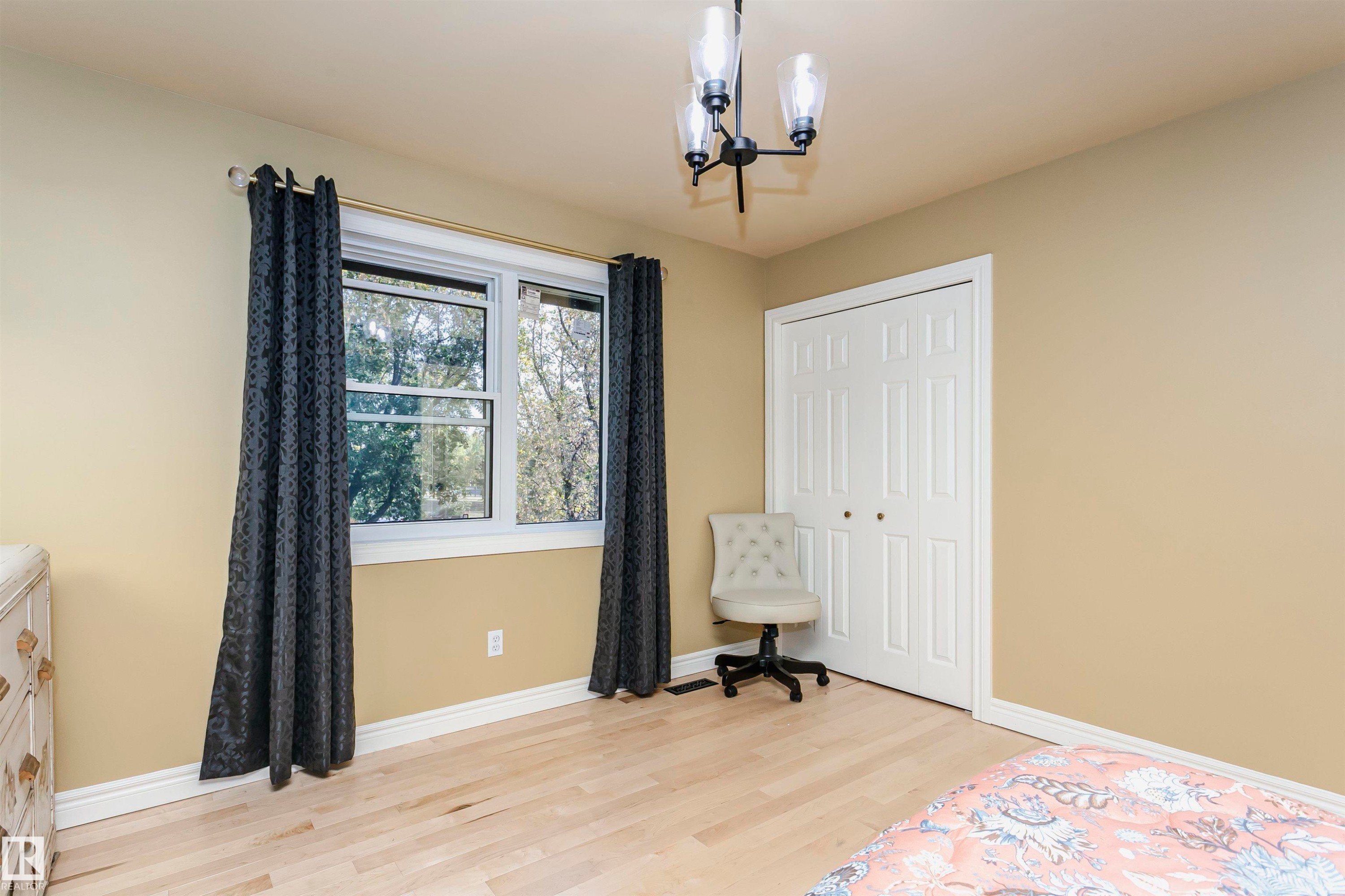 15104 42 Avenue Nw, Edmonton, AB