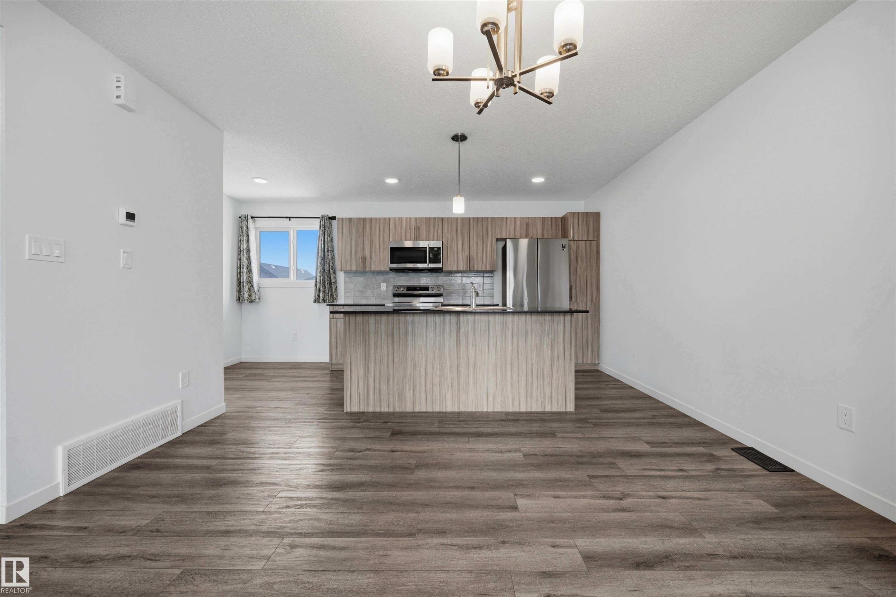 1246 Aster Boulevard Nw, Edmonton, AB - Indoor Photo Showing Kitchen