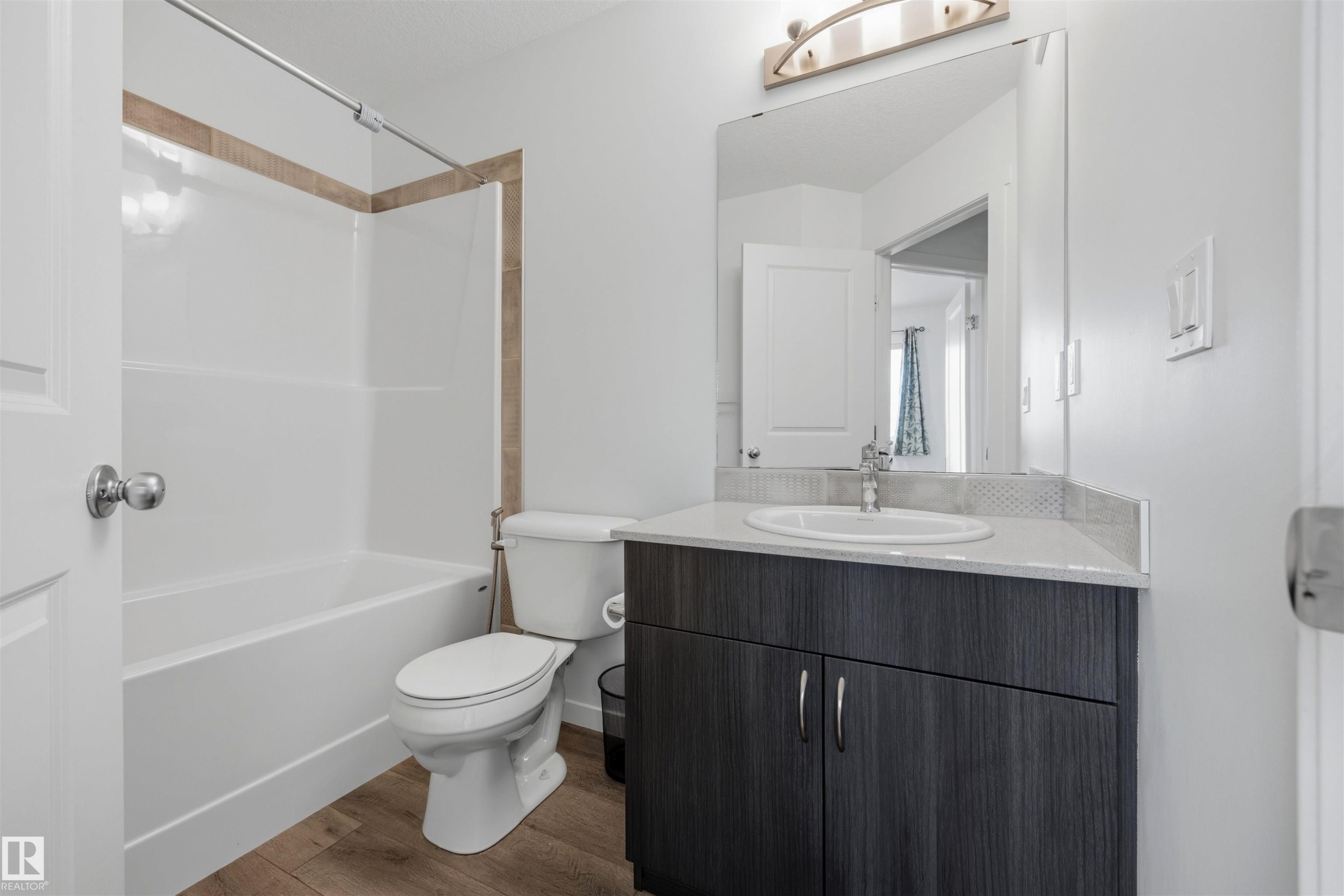 1246 Aster Boulevard Nw, Edmonton, AB - Indoor Photo Showing Bathroom