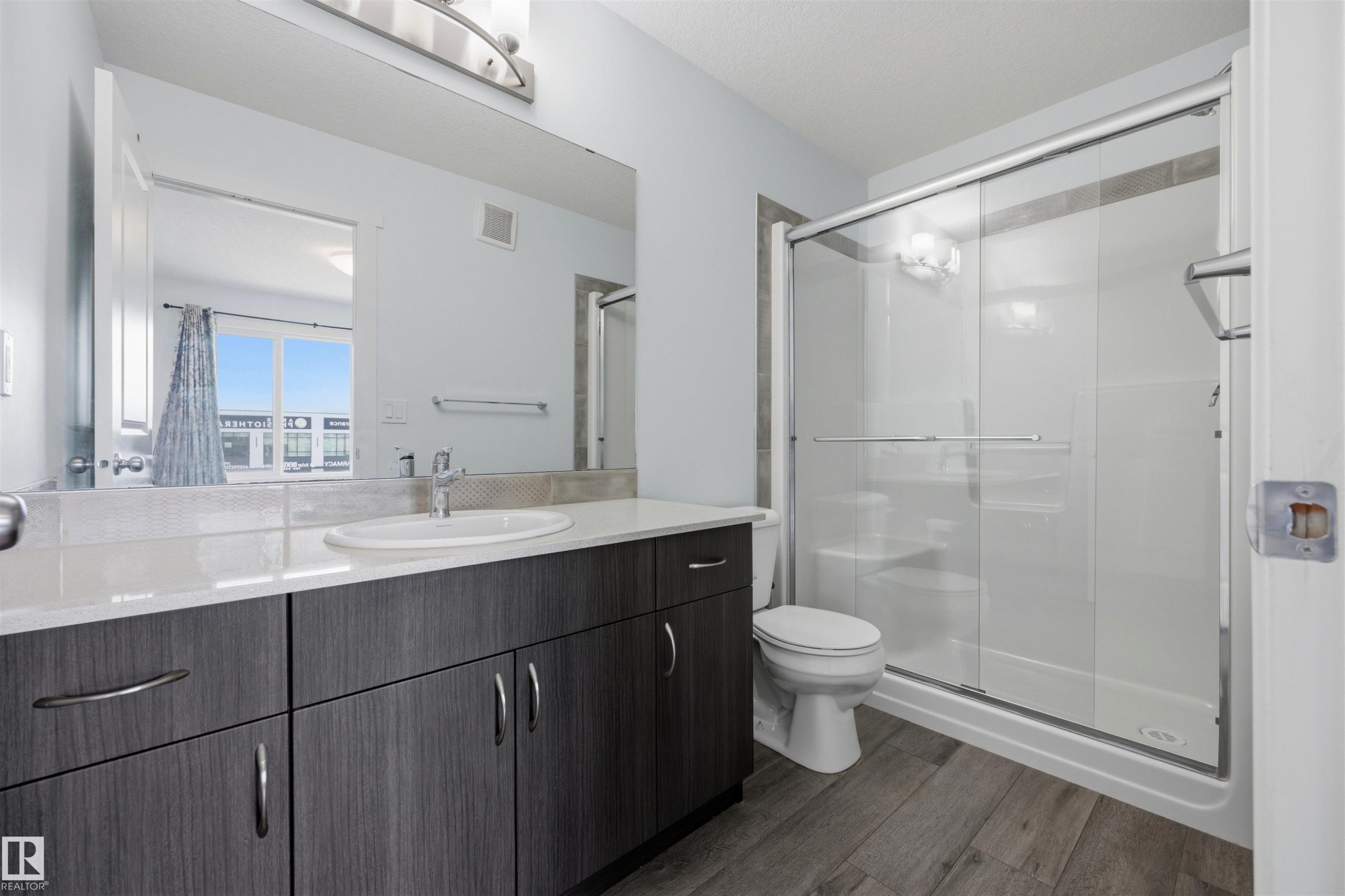 1246 Aster Boulevard Nw, Edmonton, AB - Indoor Photo Showing Bathroom