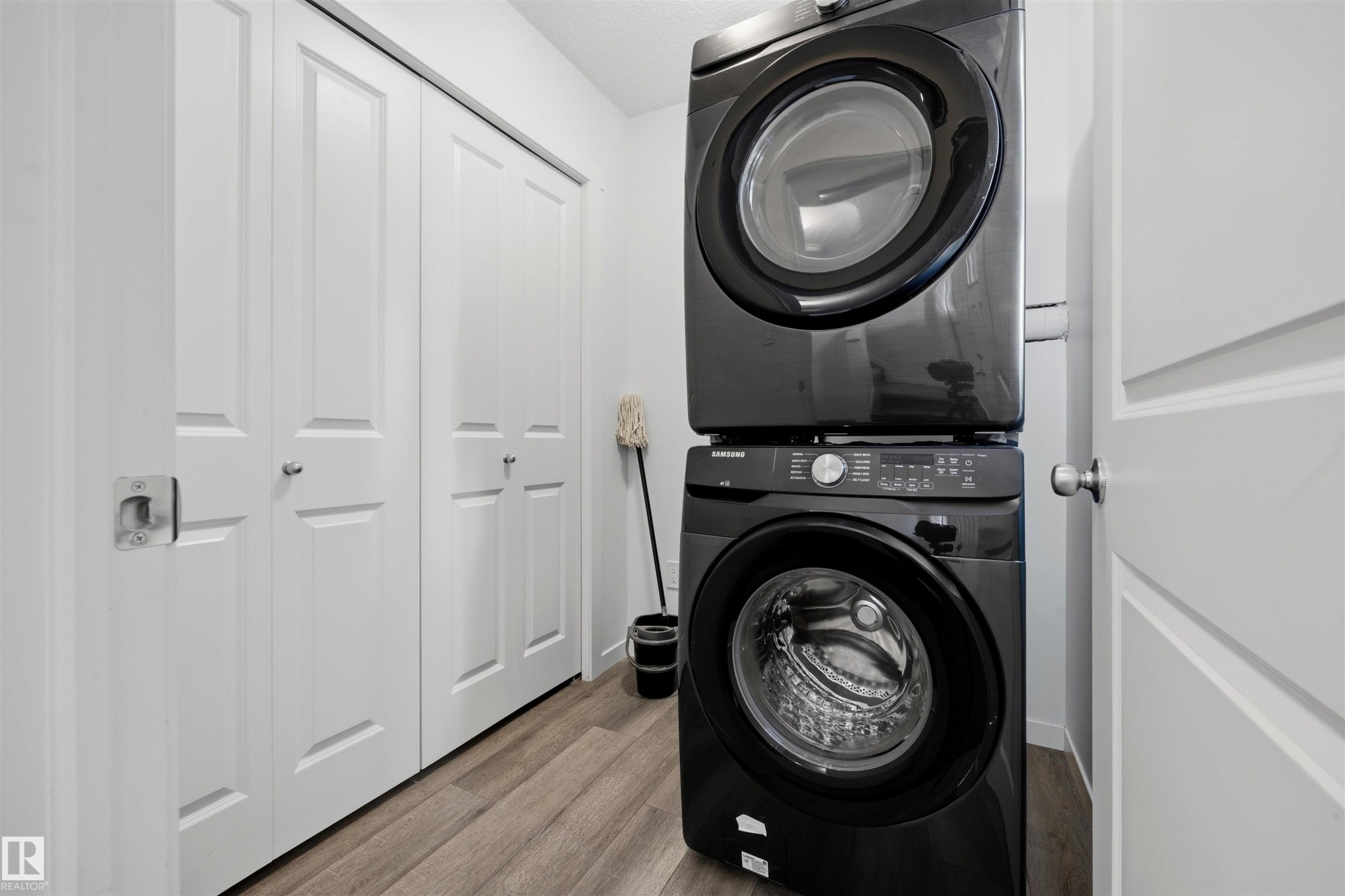 1246 Aster Boulevard Nw, Edmonton, AB - Indoor Photo Showing Laundry Room