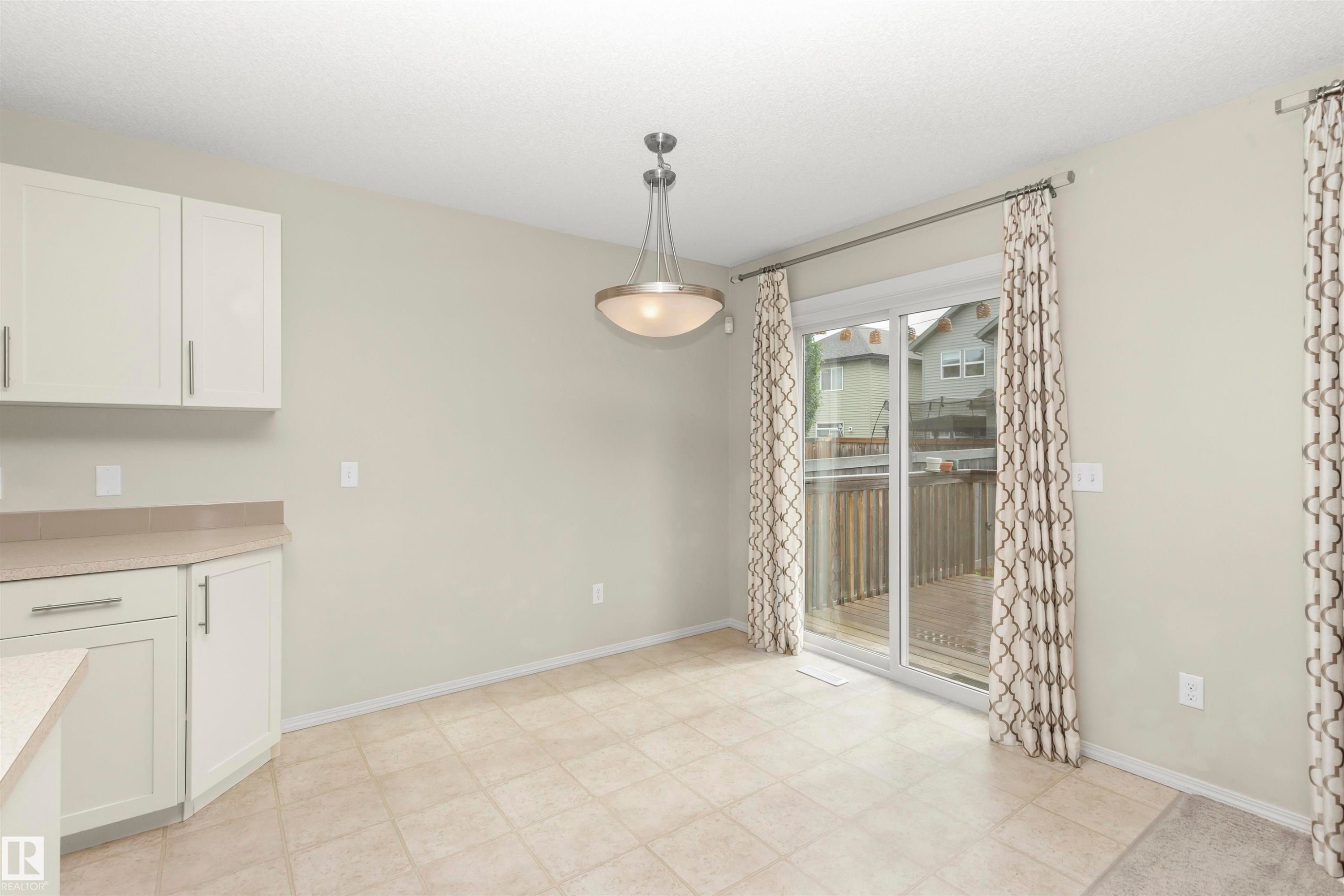 17205 73 Street Nw, Edmonton, AB - Indoor Photo Showing Other Room