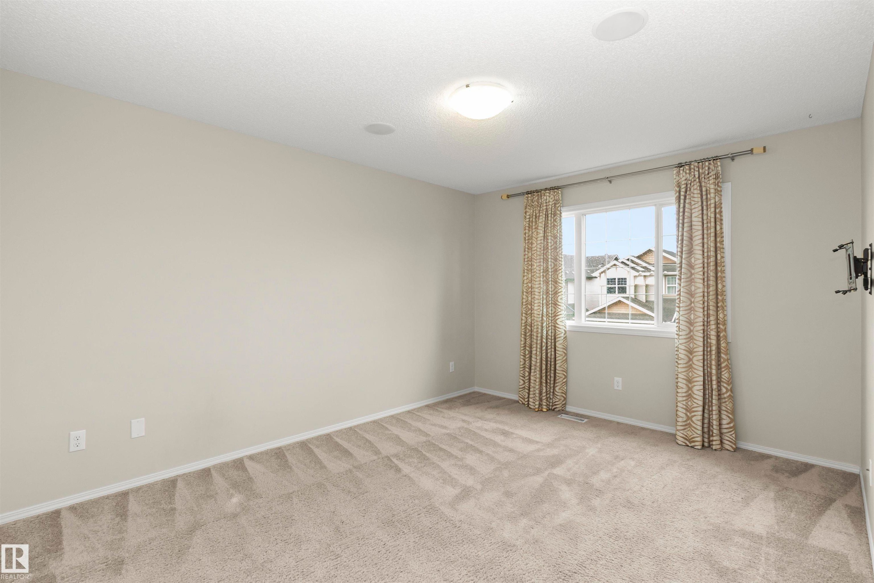17205 73 Street Nw, Edmonton, AB - Indoor Photo Showing Other Room