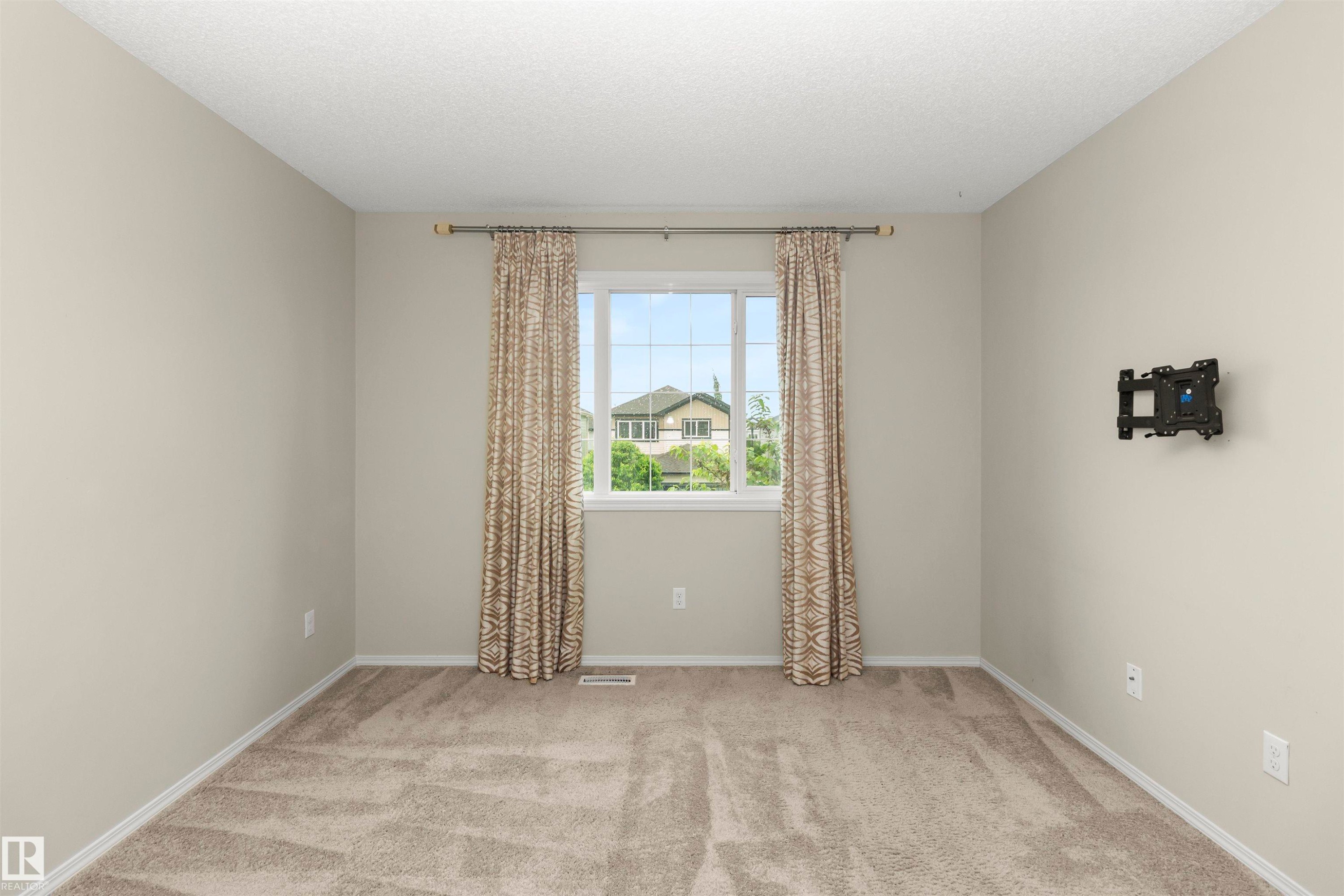 17205 73 Street Nw, Edmonton, AB - Indoor Photo Showing Other Room