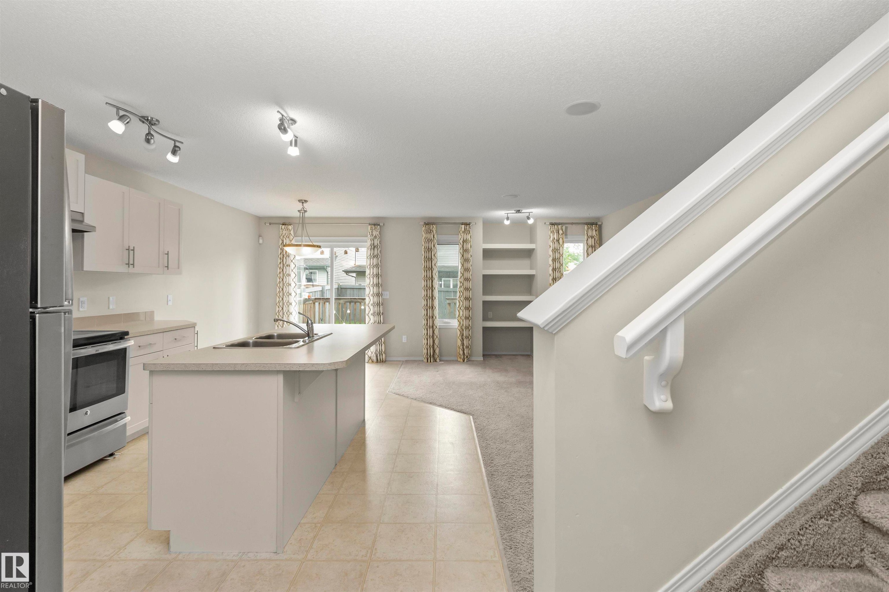 17205 73 Street Nw, Edmonton, AB - Indoor Photo Showing Kitchen