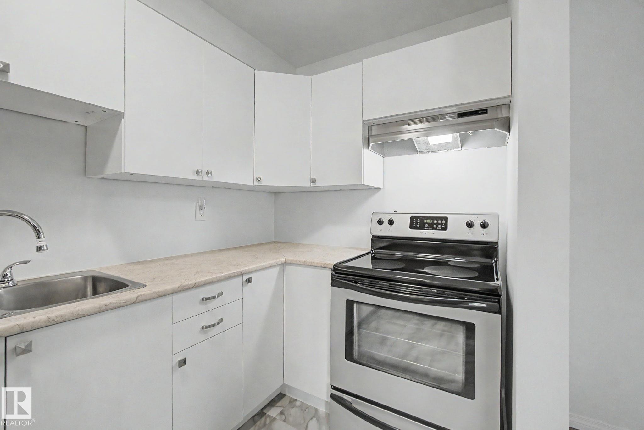 14541 121 Street Nw, Edmonton, AB - Indoor Photo Showing Kitchen