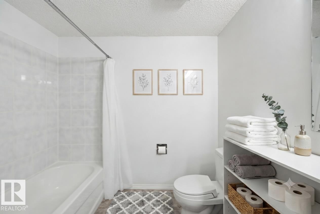 14541 121 Street Nw, Edmonton, AB - Indoor Photo Showing Bathroom