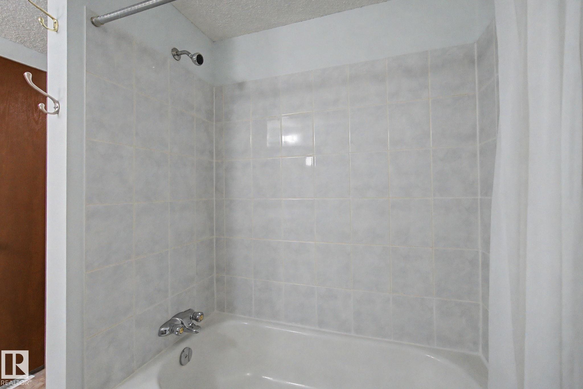14541 121 Street Nw, Edmonton, AB - Indoor Photo Showing Bathroom