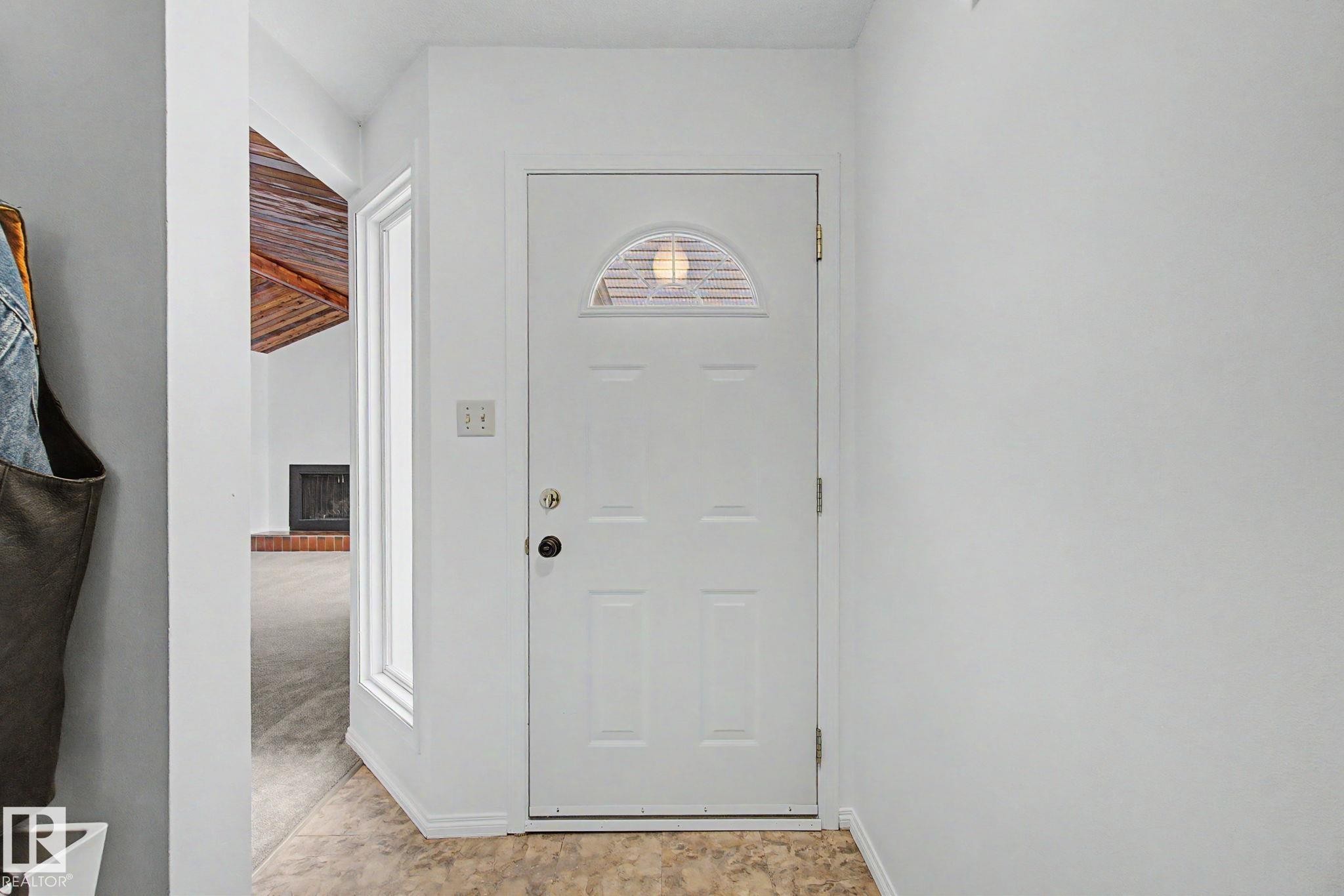14541 121 Street Nw, Edmonton, AB - Indoor Photo Showing Other Room