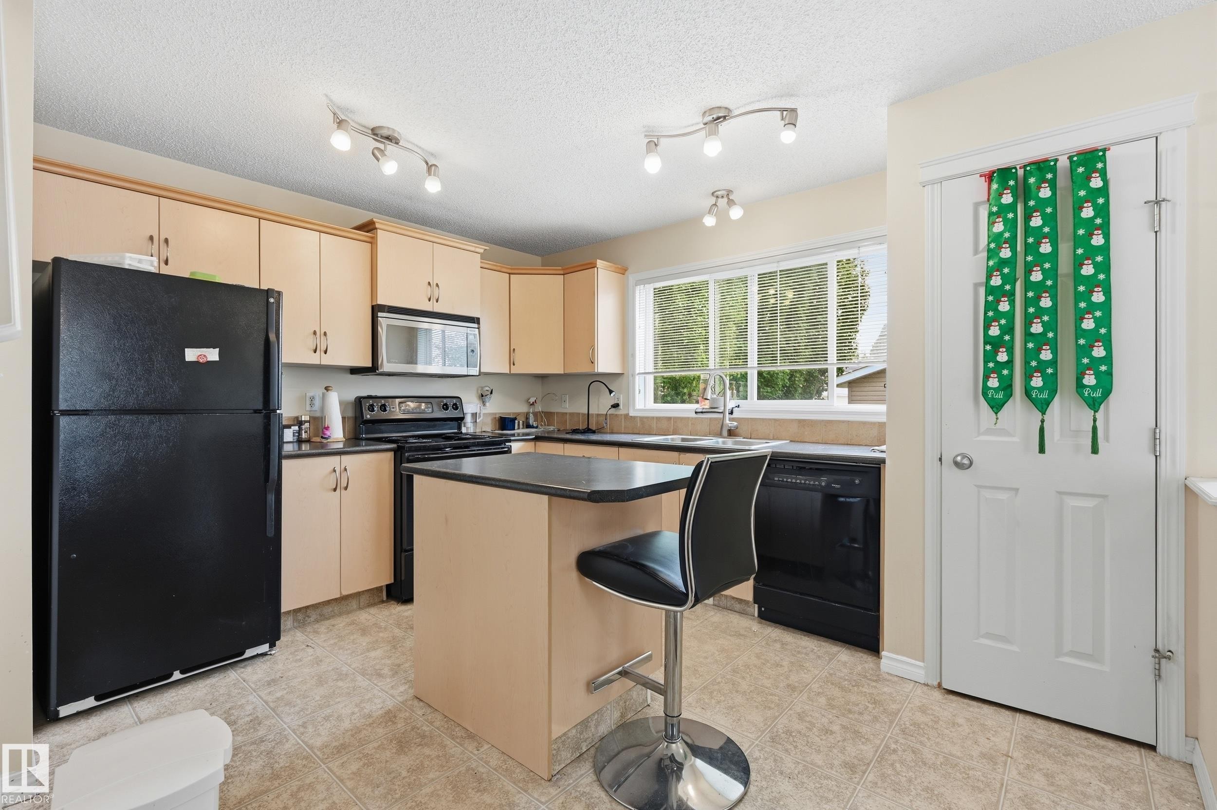 1516 76 Street Sw, Edmonton, AB - Indoor Photo Showing Living Room With Fireplace