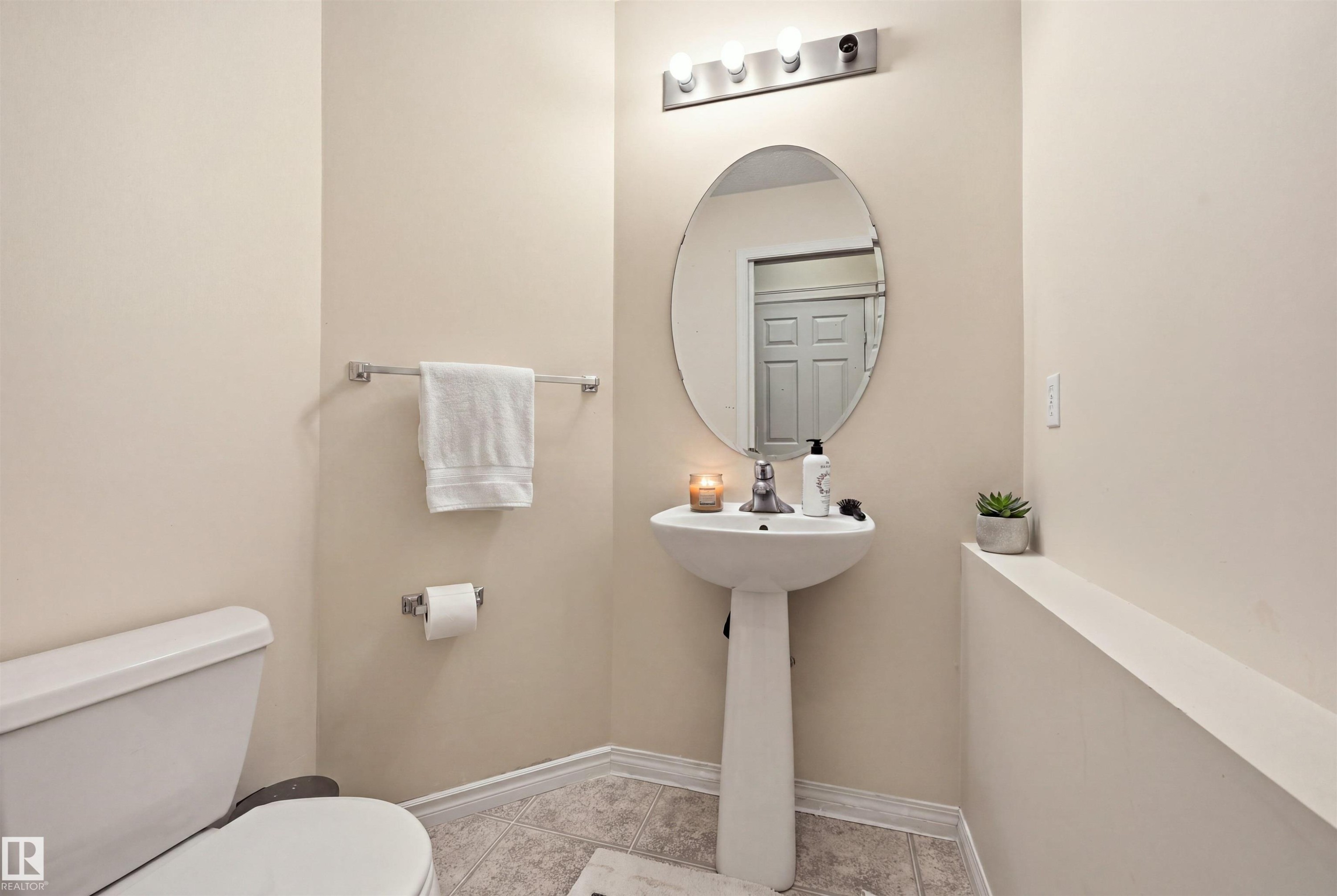 2 piece bath on main level. - 1516 76 Street Sw, Edmonton, AB - Indoor Photo Showing Kitchen