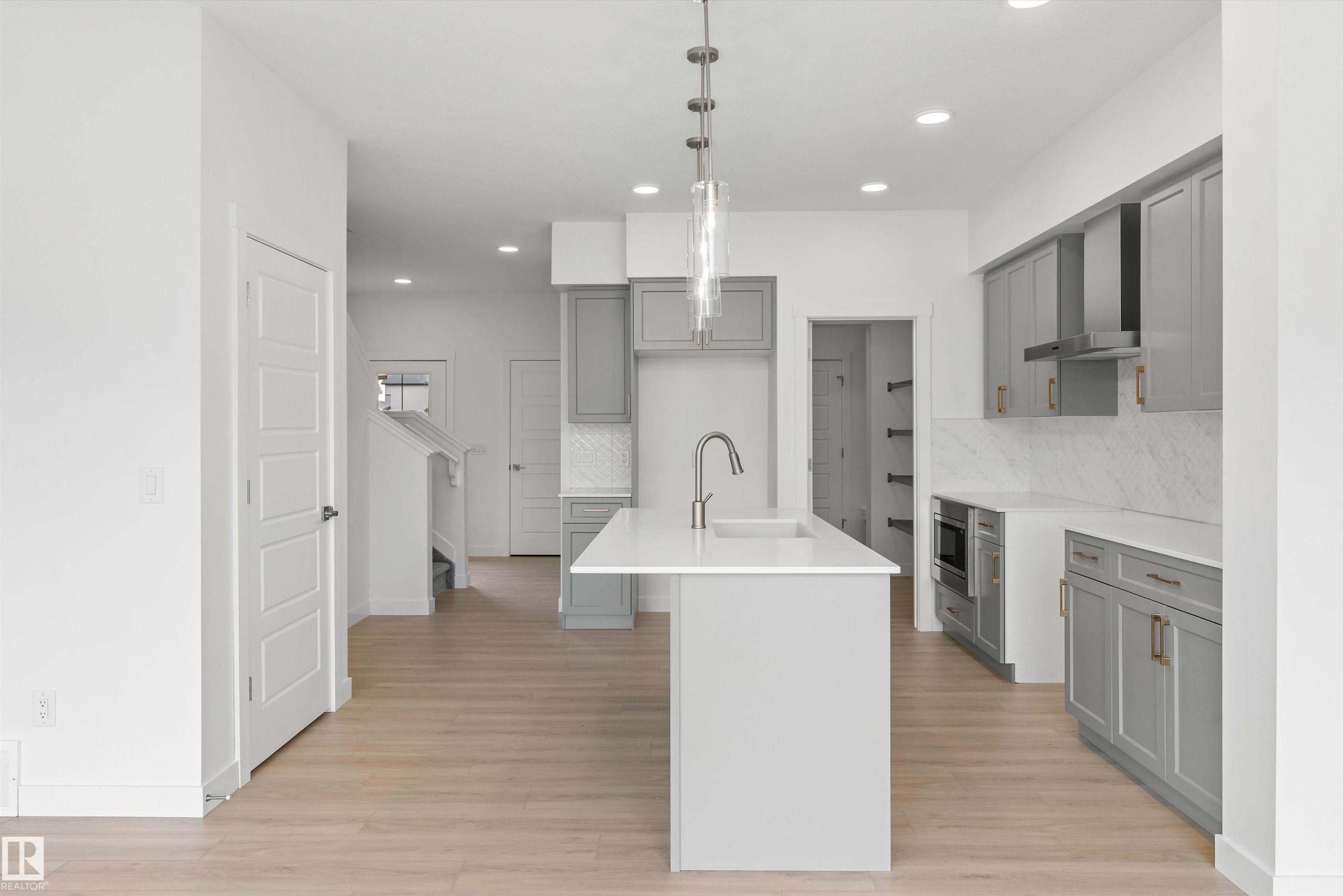 2033 Callihoo Link Sw, Edmonton, AB - Indoor Photo Showing Kitchen With Upgraded Kitchen