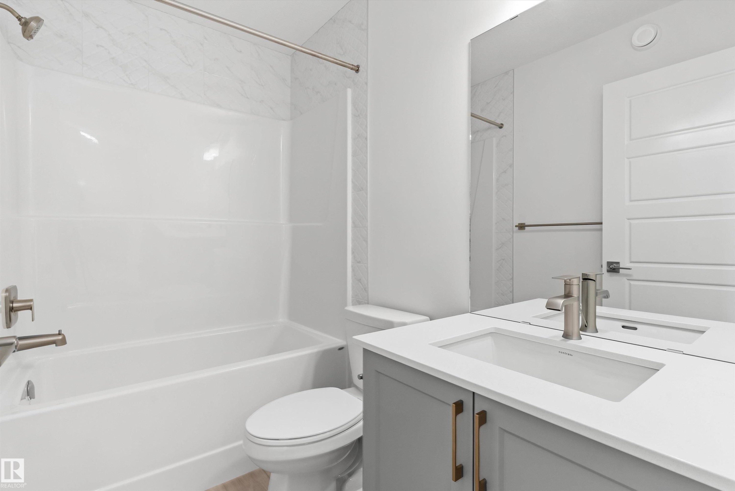 2033 Callihoo Link Sw, Edmonton, AB - Indoor Photo Showing Bathroom