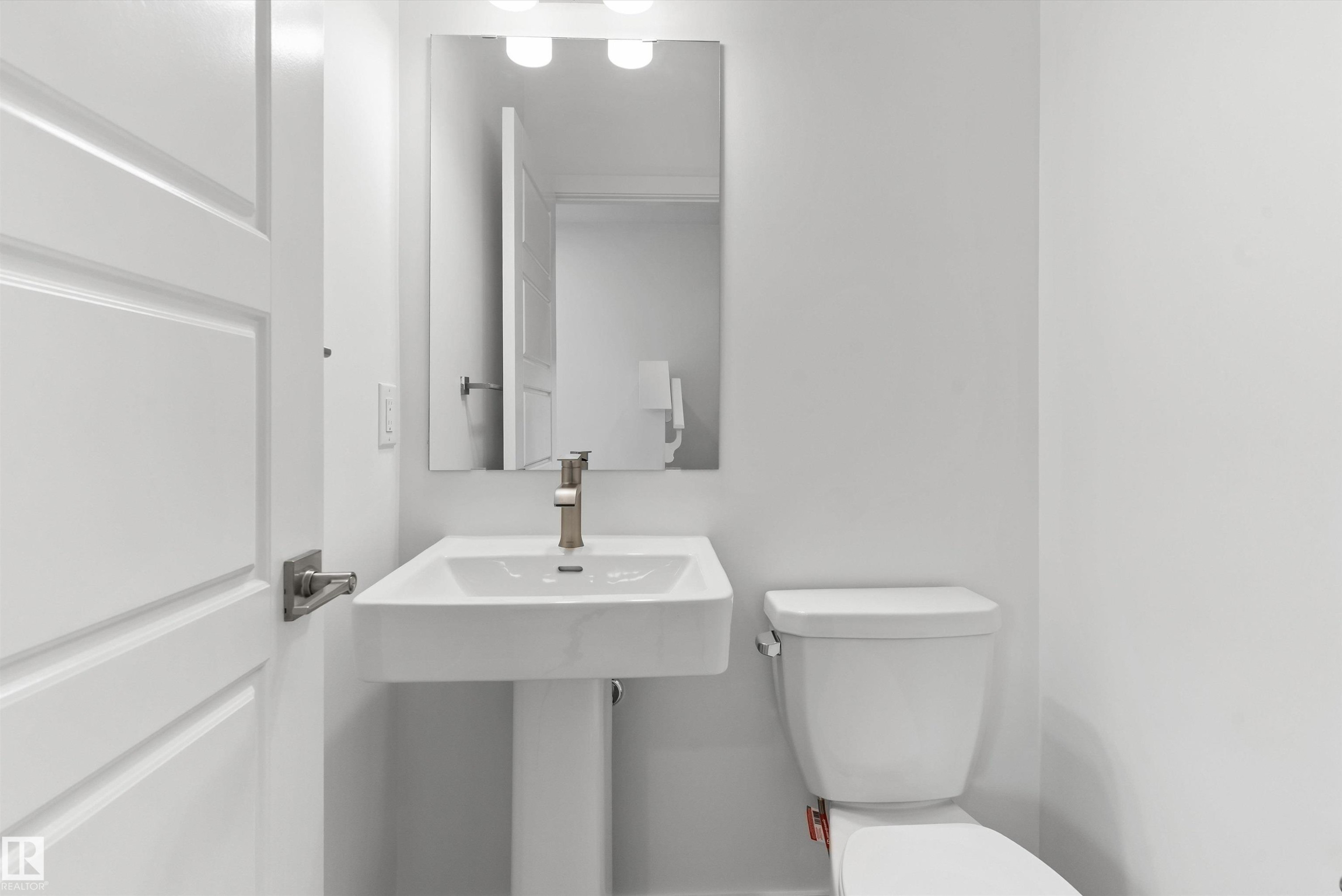 2033 Callihoo Link Sw, Edmonton, AB - Indoor Photo Showing Bathroom
