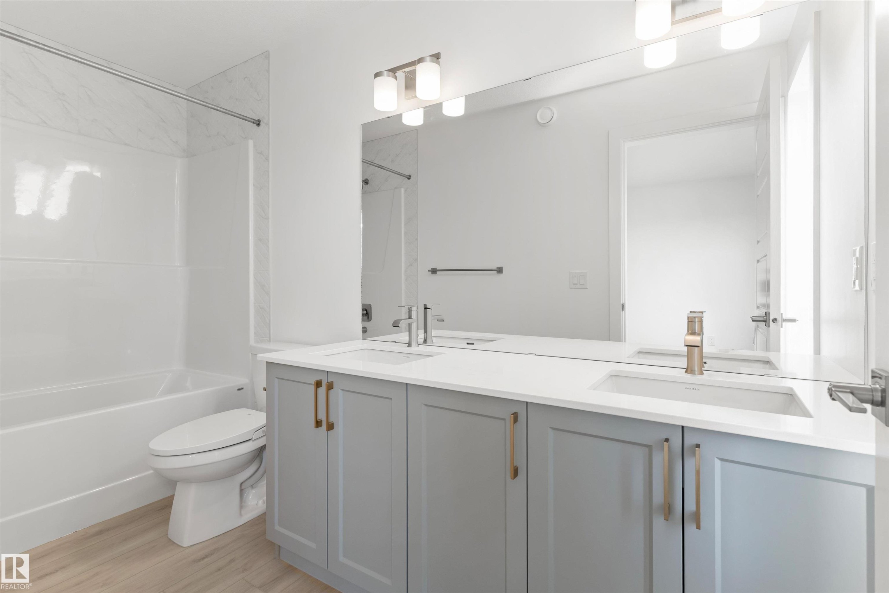 2033 Callihoo Link Sw, Edmonton, AB - Indoor Photo Showing Bathroom