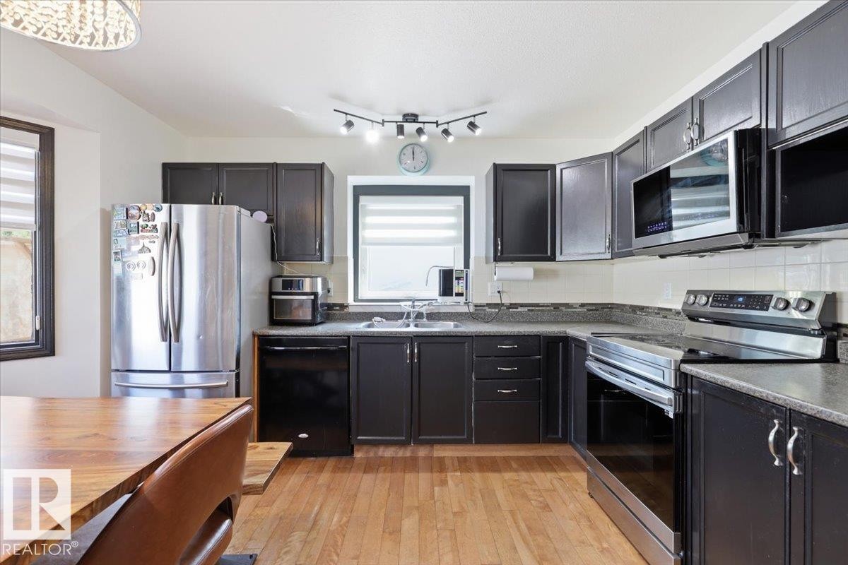 242 Northmount Drive, Wetaskiwin, AB - Indoor Photo Showing Kitchen With Double Sink