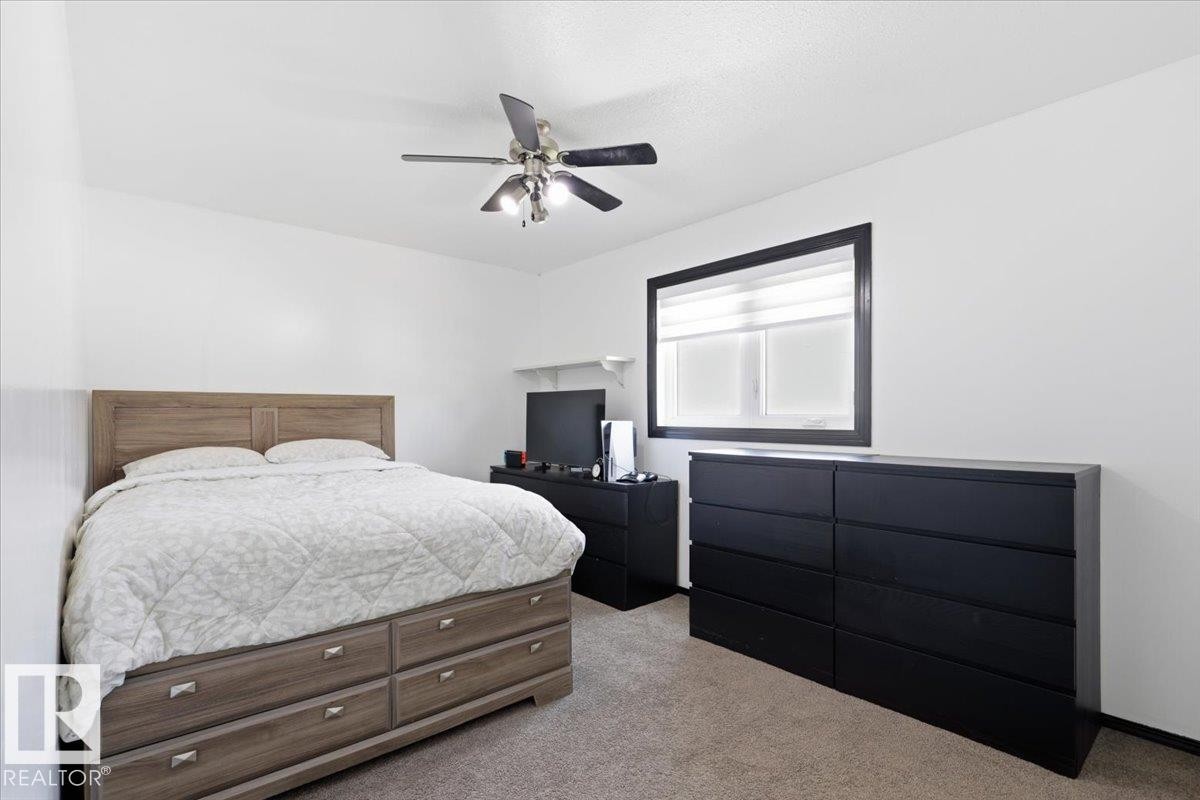 242 Northmount Drive, Wetaskiwin, AB - Indoor Photo Showing Bedroom
