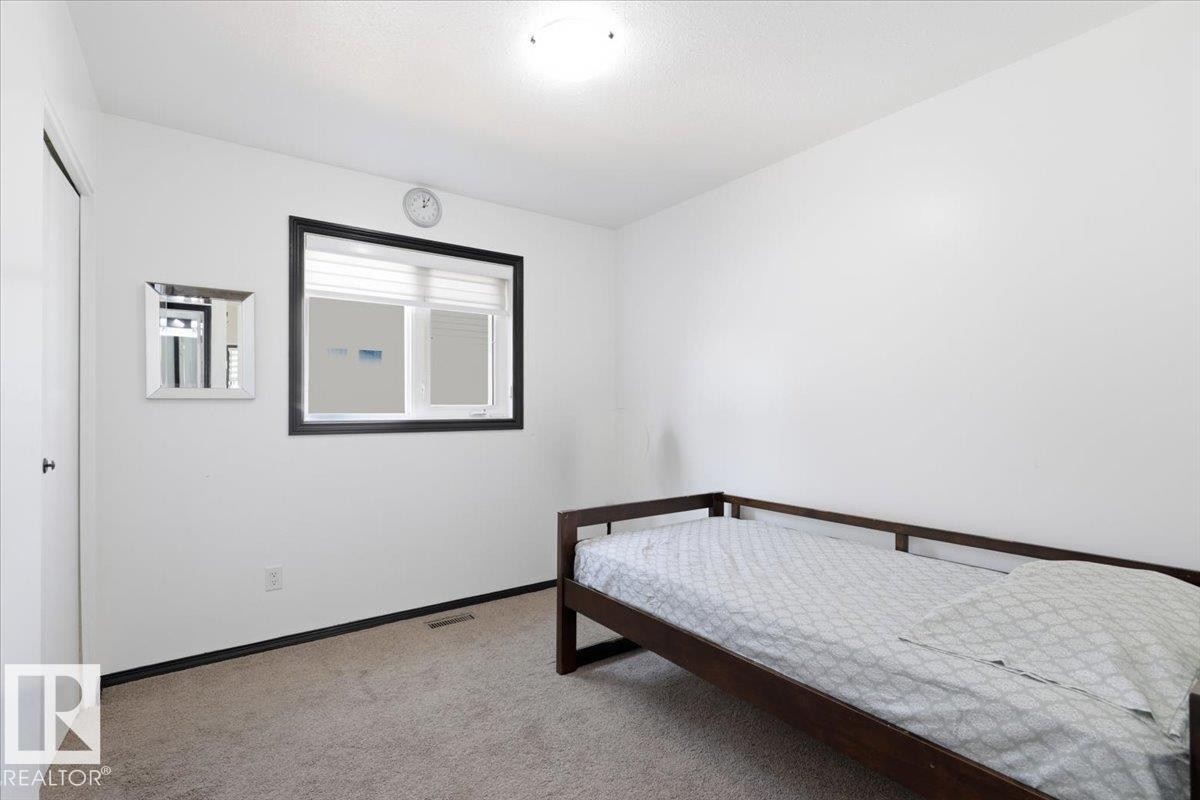 242 Northmount Drive, Wetaskiwin, AB - Indoor Photo Showing Bedroom