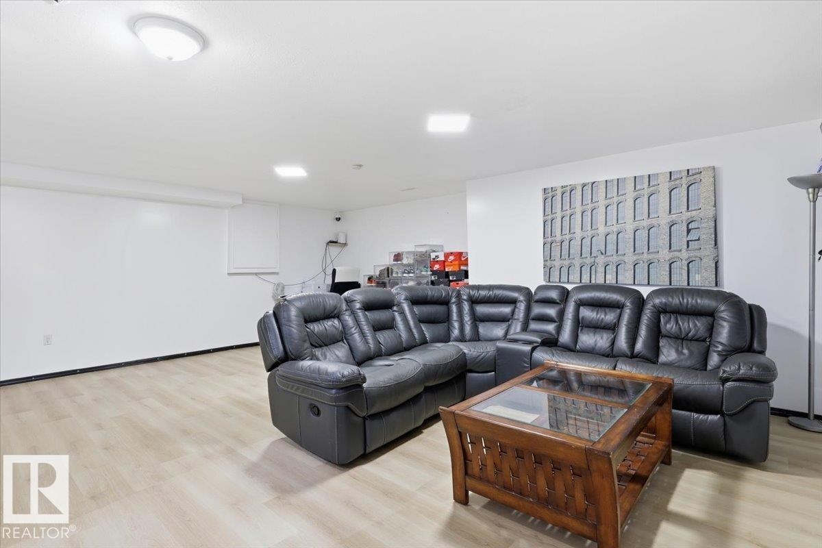 242 Northmount Drive, Wetaskiwin, AB - Indoor Photo Showing Living Room