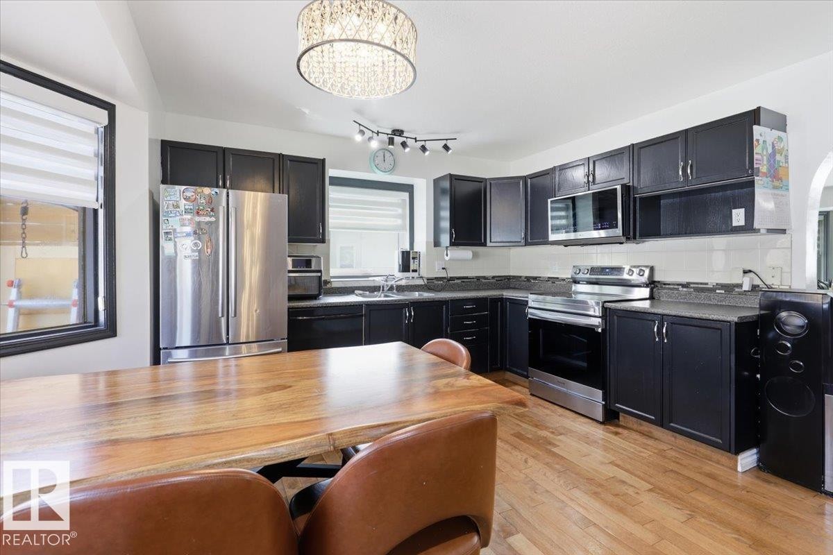 242 Northmount Drive, Wetaskiwin, AB - Indoor Photo Showing Kitchen