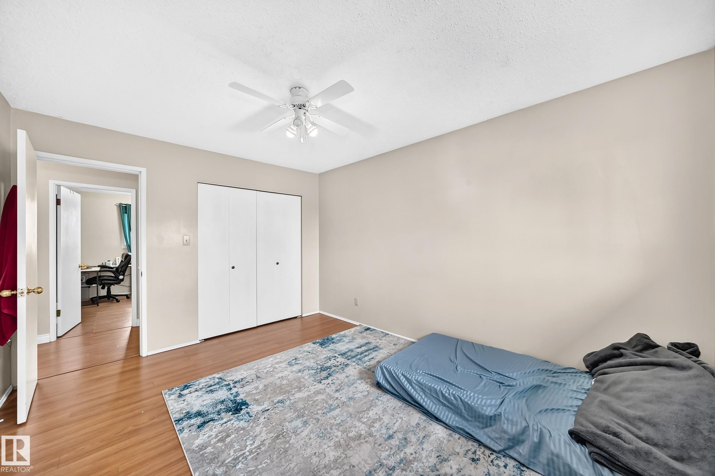 31 Hughes Road Nw, Edmonton, AB - Indoor Photo Showing Bedroom