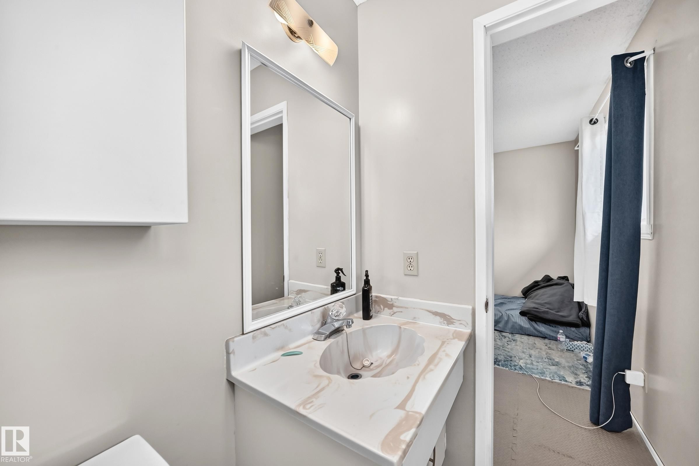 31 Hughes Road Nw, Edmonton, AB - Indoor Photo Showing Bathroom